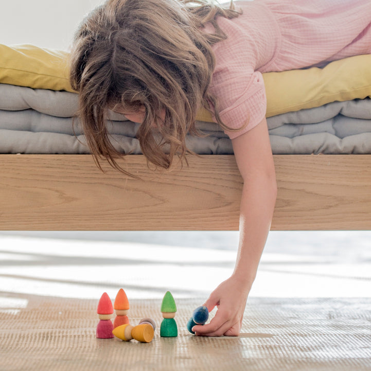 Child Playing with Grapat Rainbow Tomtens
