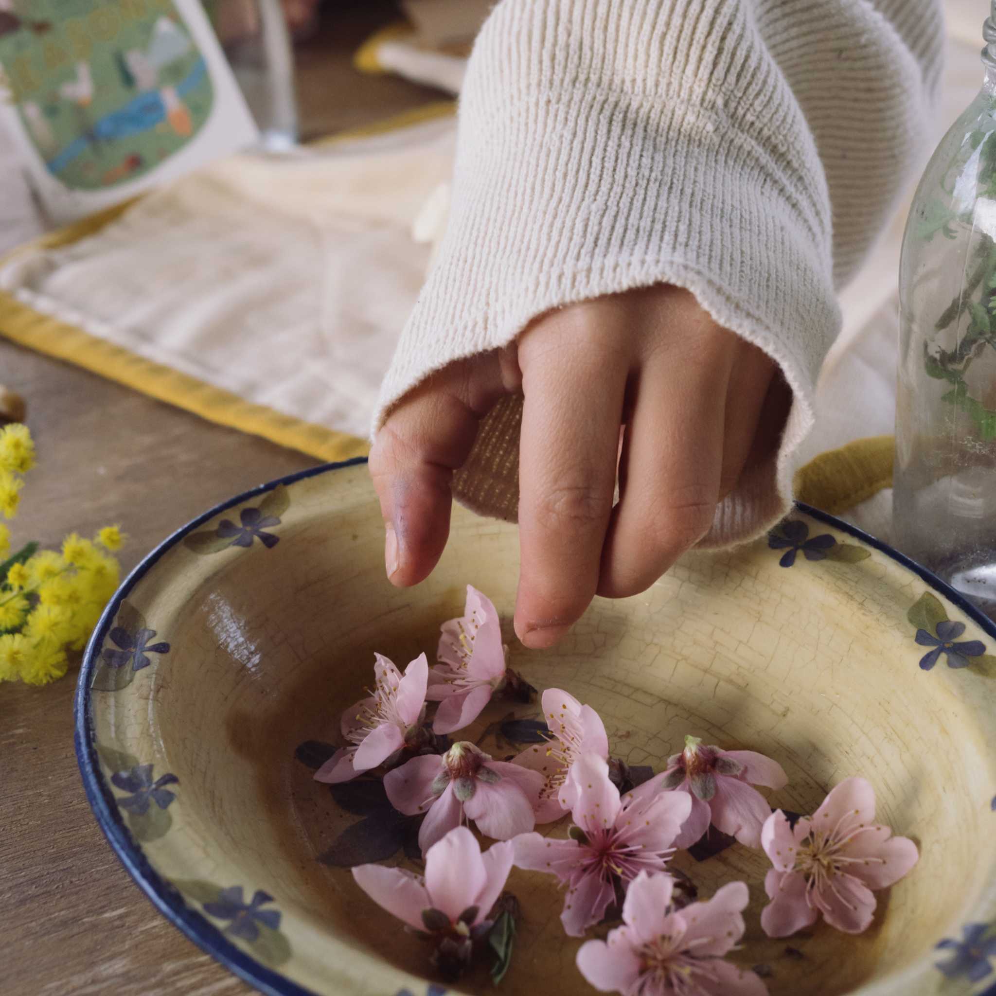 Grapat Hello Spring - Little Hands Playing With Flowers