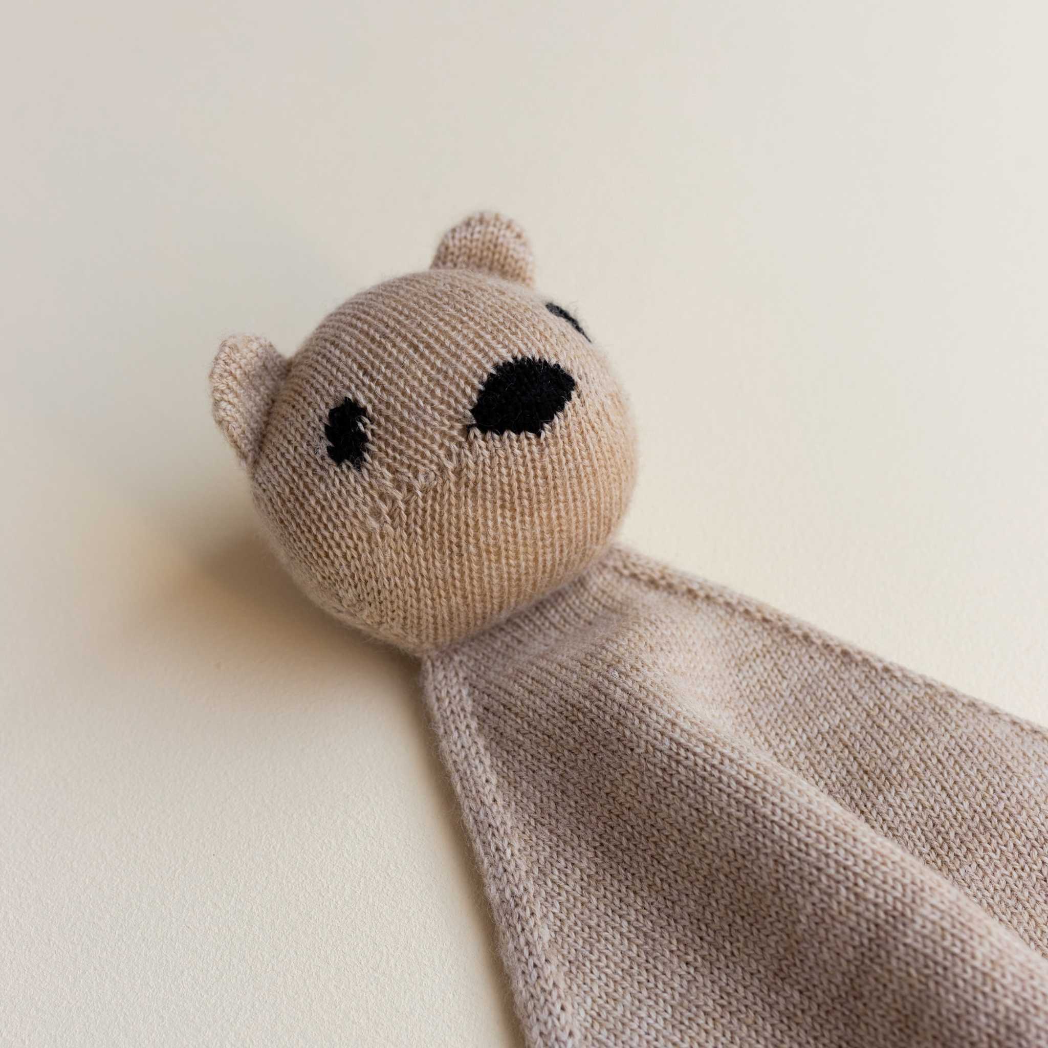 Hvid-Tokki-Teddy-Comforter-Sand-Face-Detail