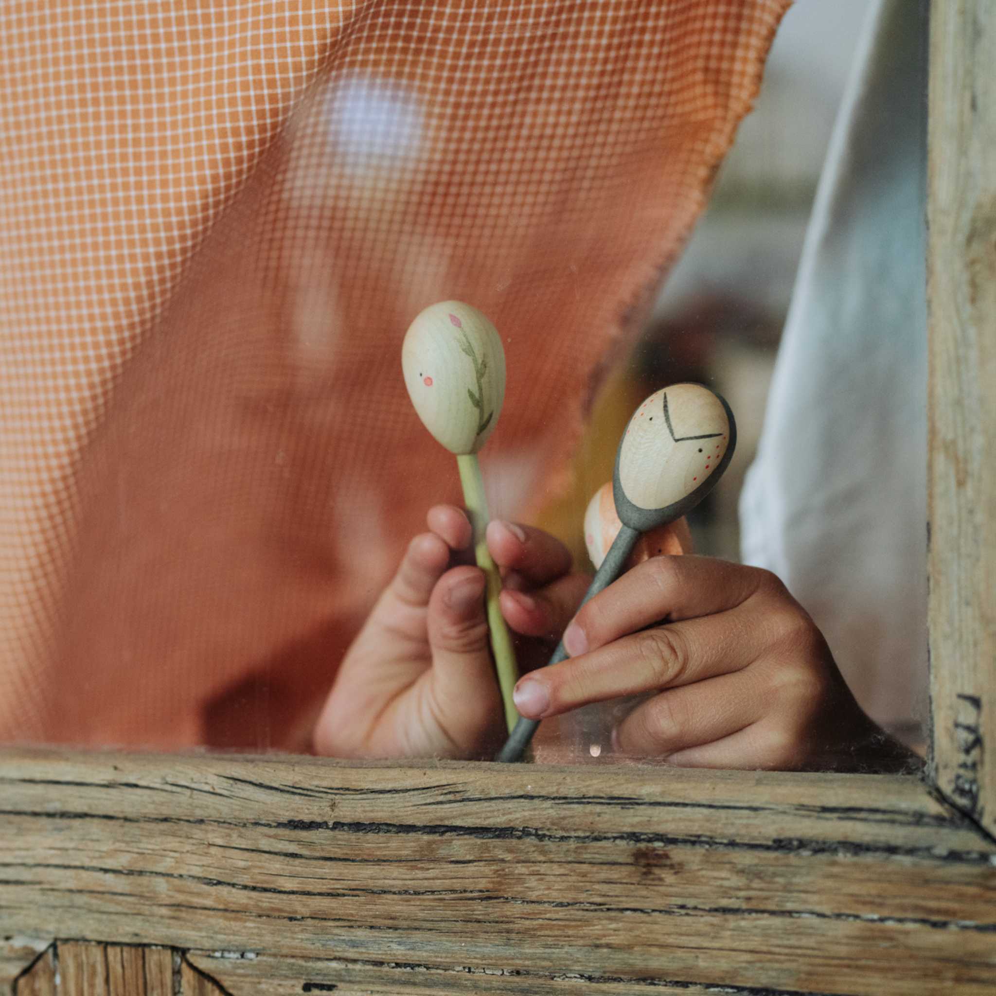 Little Hands With Grapat Twin Soul Puppets