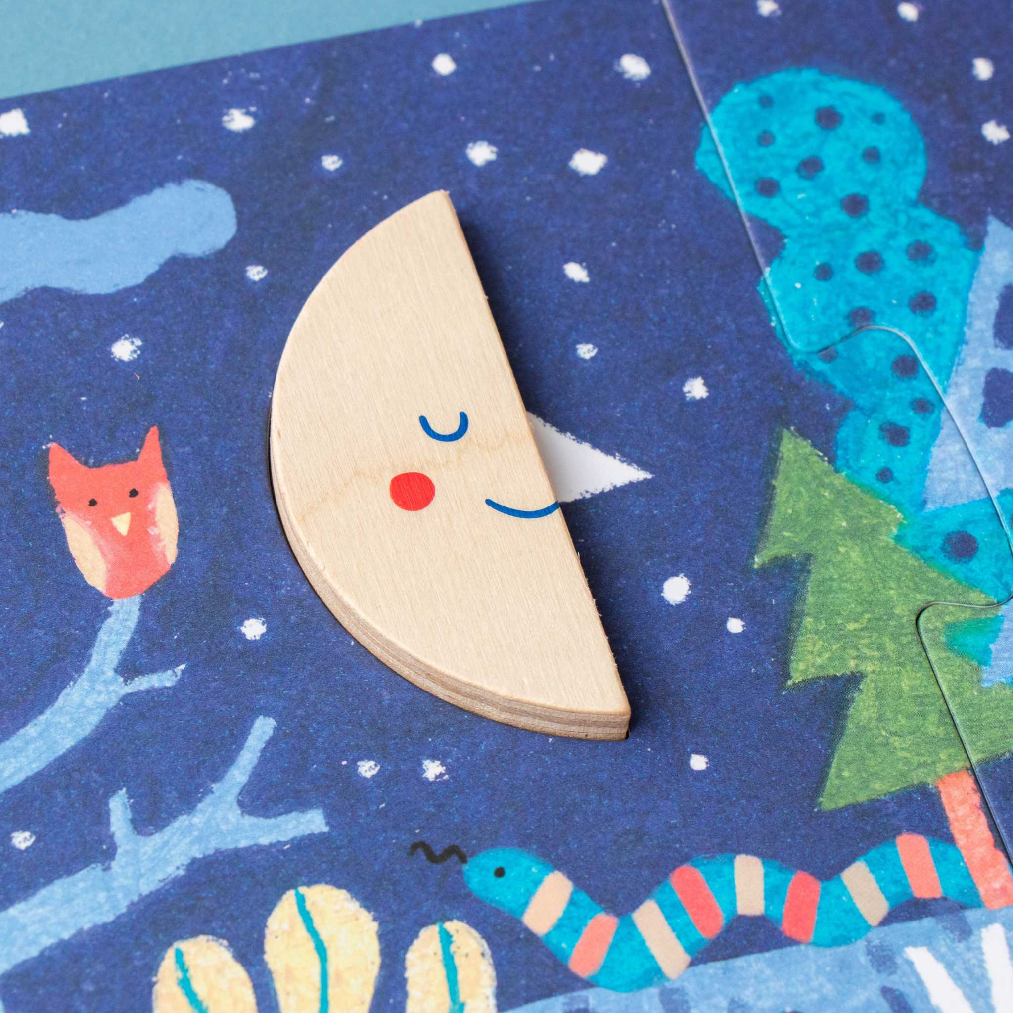 Londji-Imagine-Puzzle-Age 3+-Up-Close-Moon-Piece