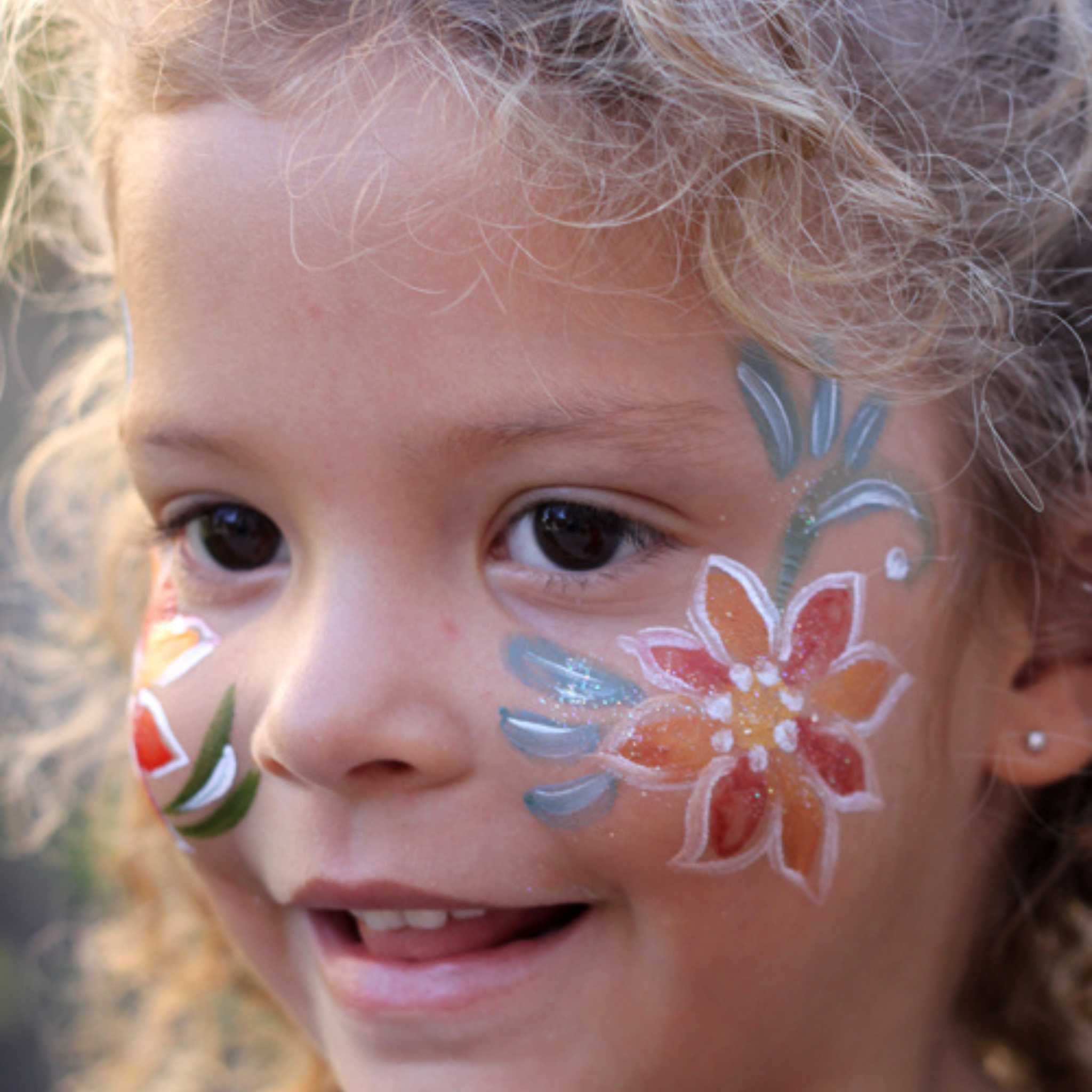 Natural Earth Natural Face Paint - 6 Pack Showing Little Girls Face Painted Flowers 