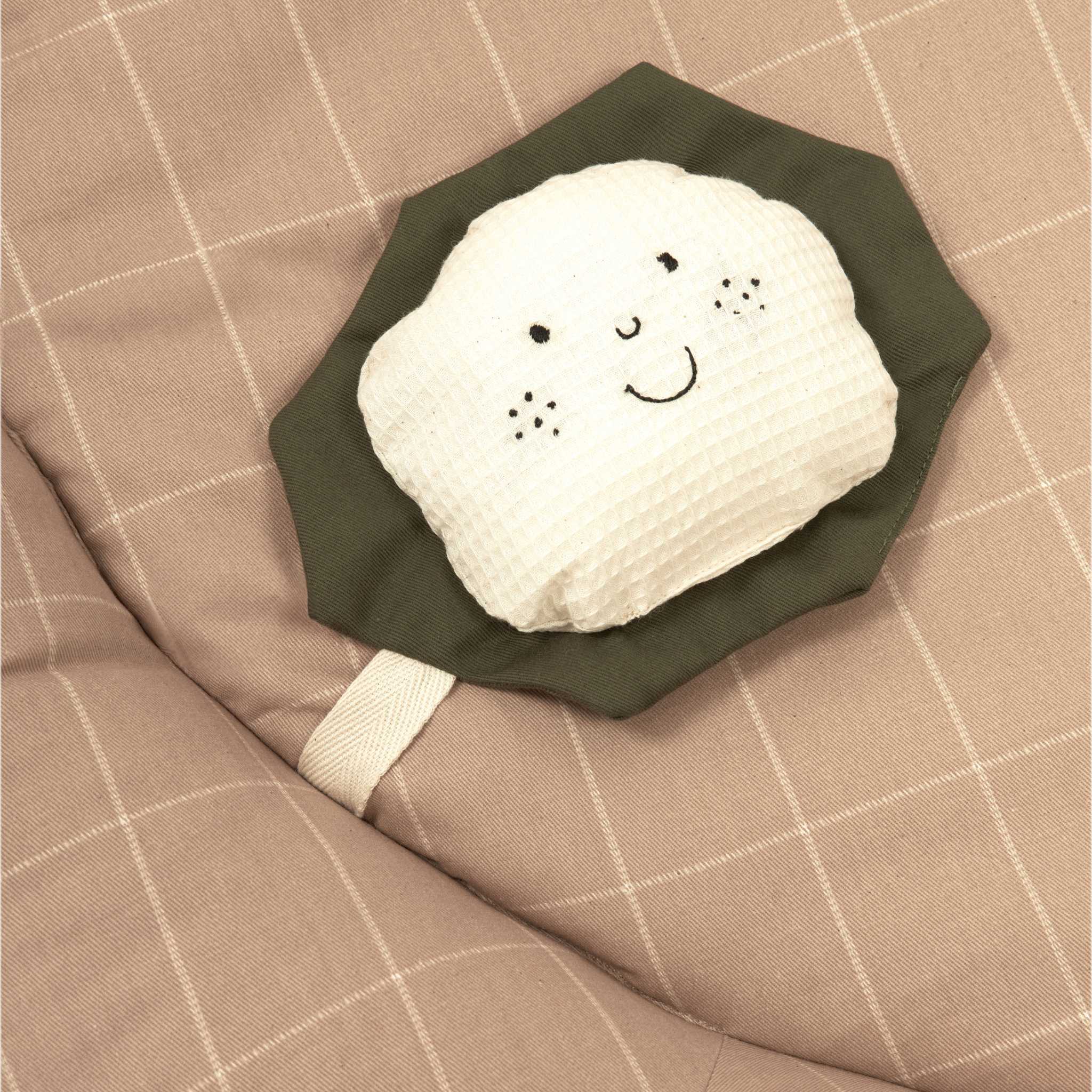 Nobodinoz Round Activity Nest - Veggies - Cauliflower Close Up