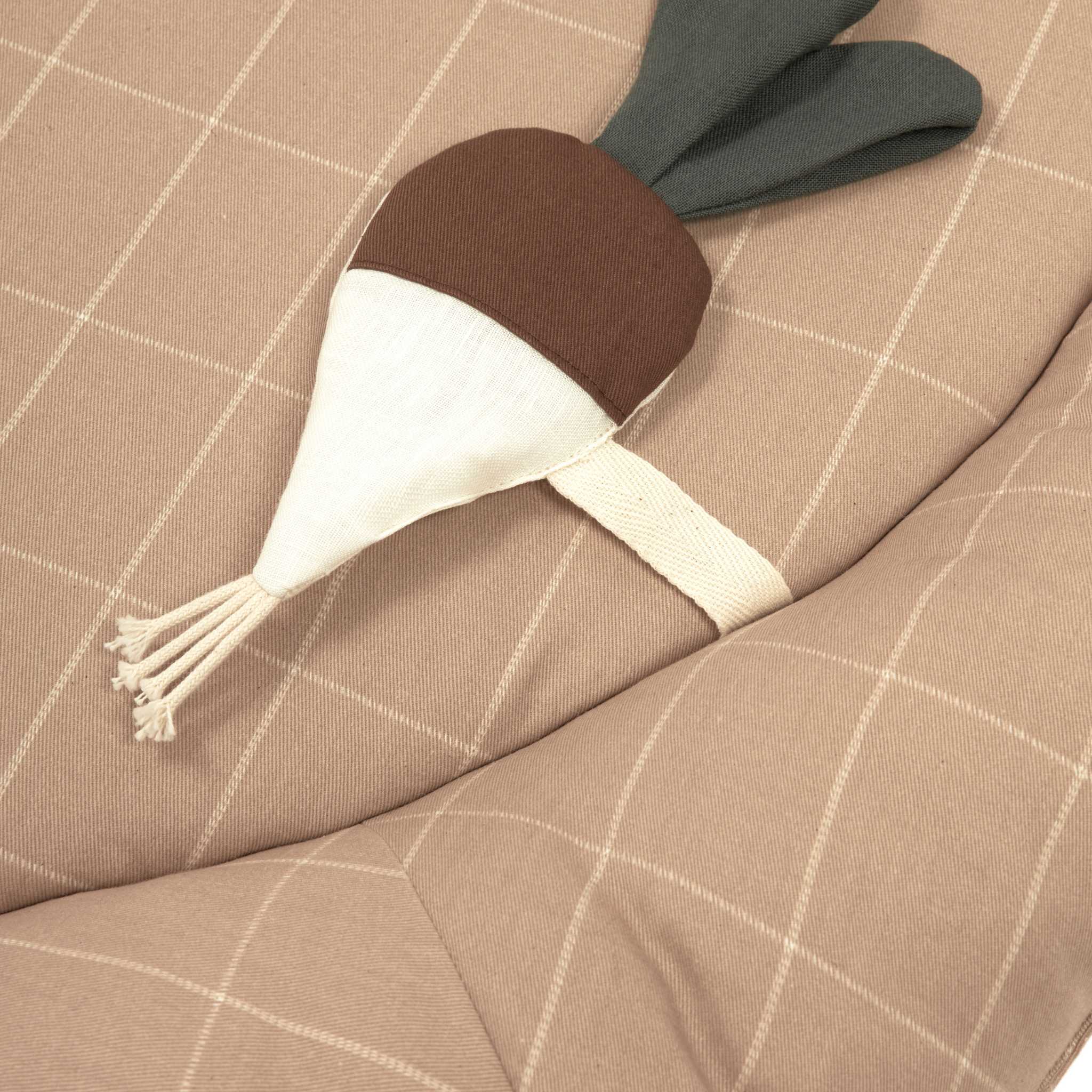 Nobodinoz Round Activity Nest - Veggies - Vegetable Close Up