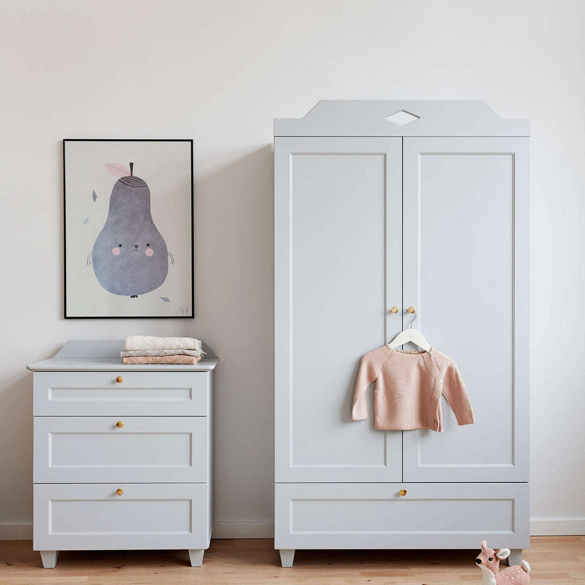 Carla Dresser - White