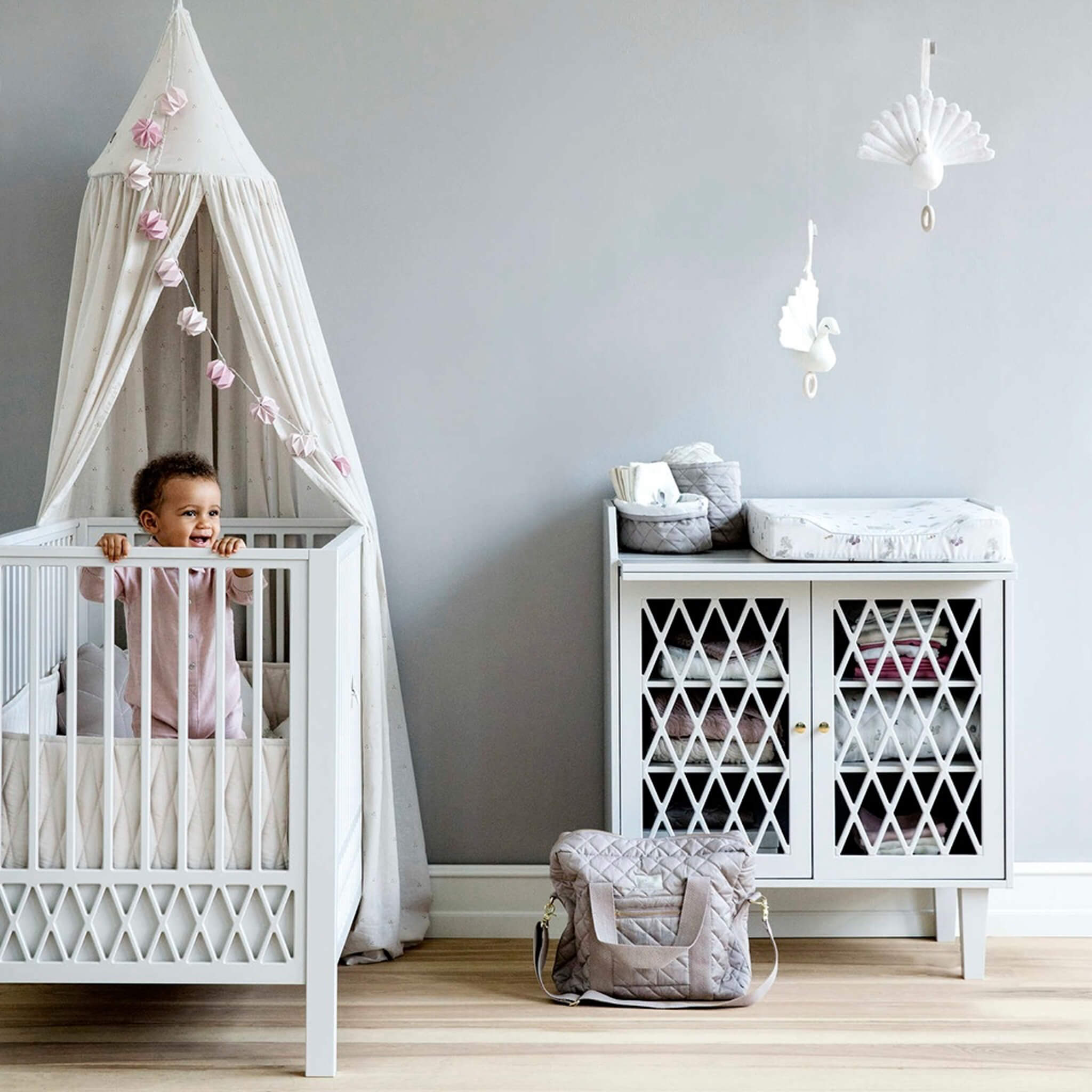Harlequin Baby Bed - White