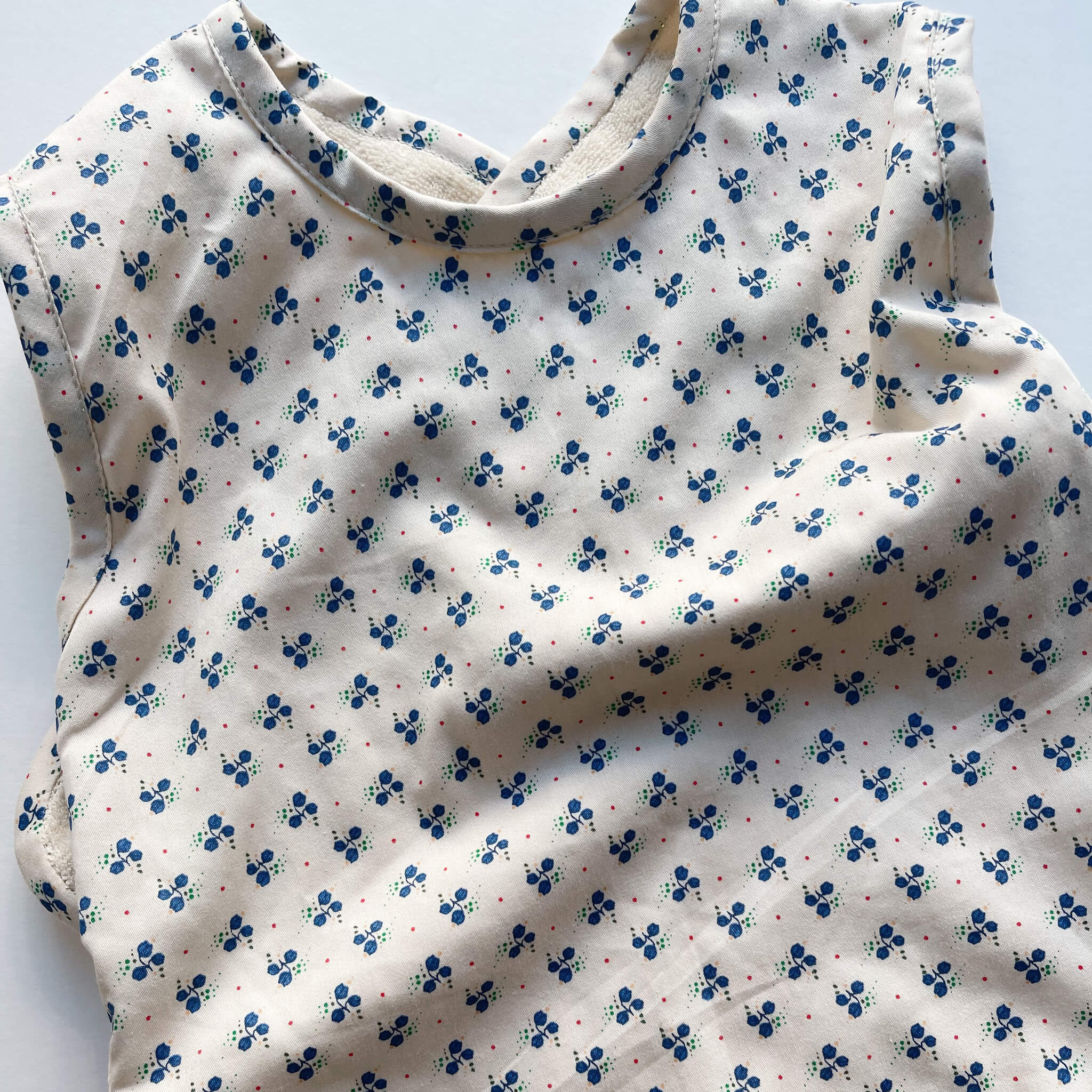 Comea Big Bib - Bluebell