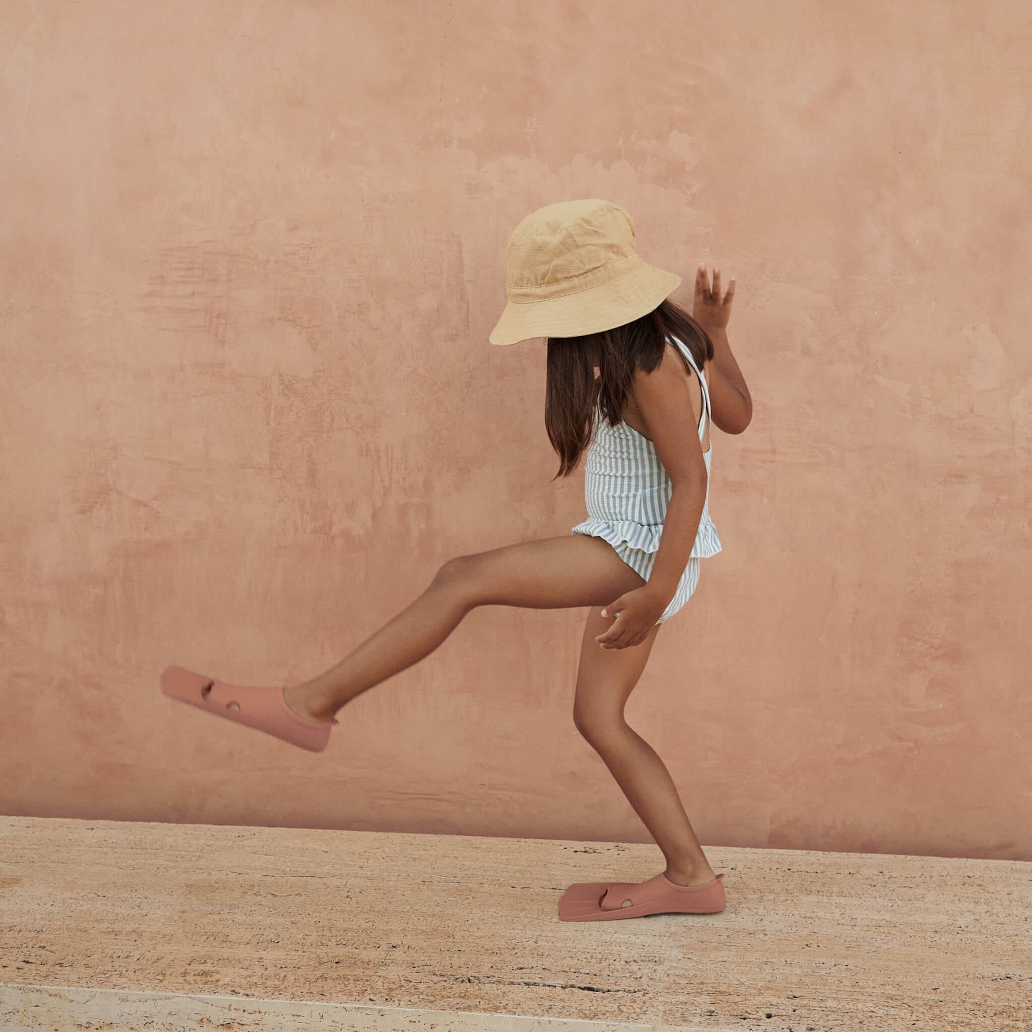 Liewood Gustav Swim Fins in Tuscany Rose on Girl