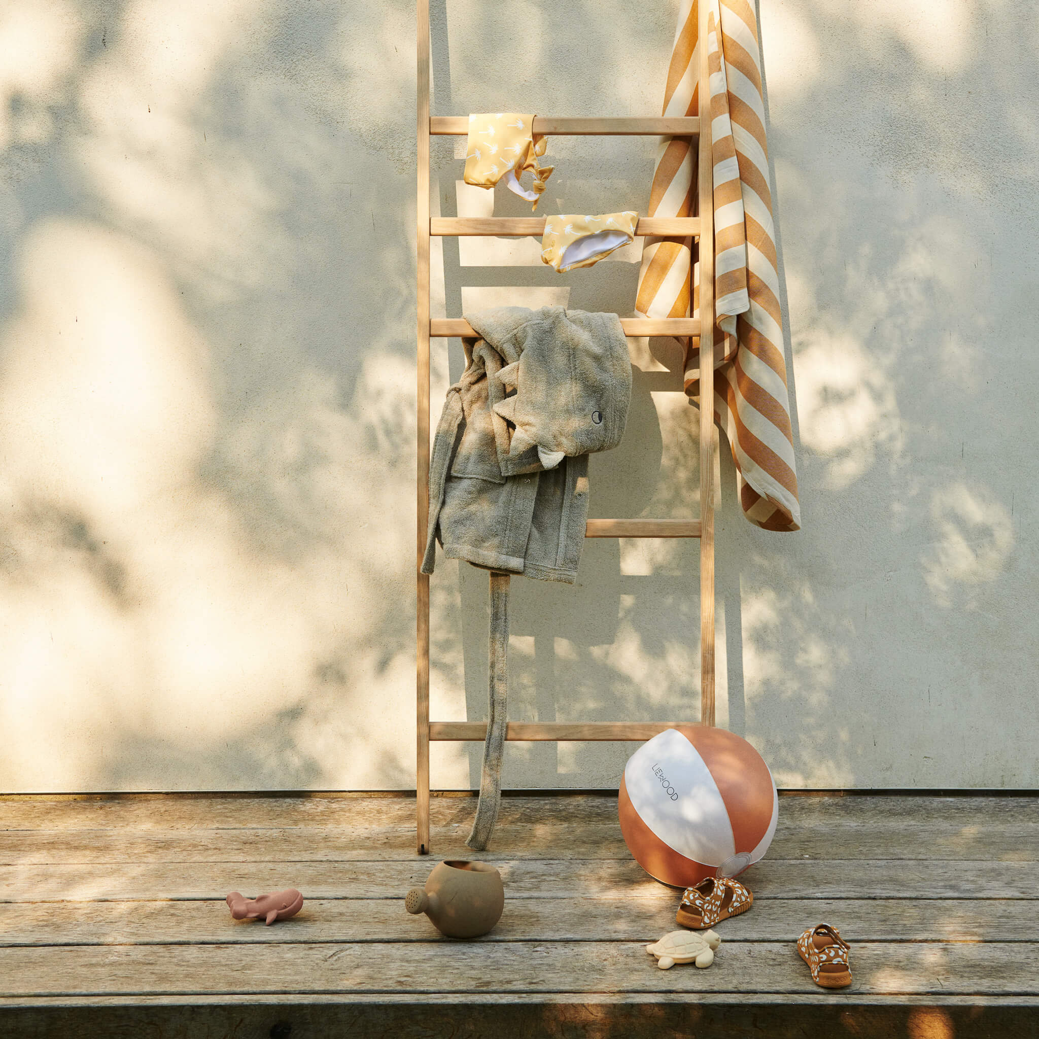 Liewood Ned Bath Toys in Dove Blue/ Golden Caramel