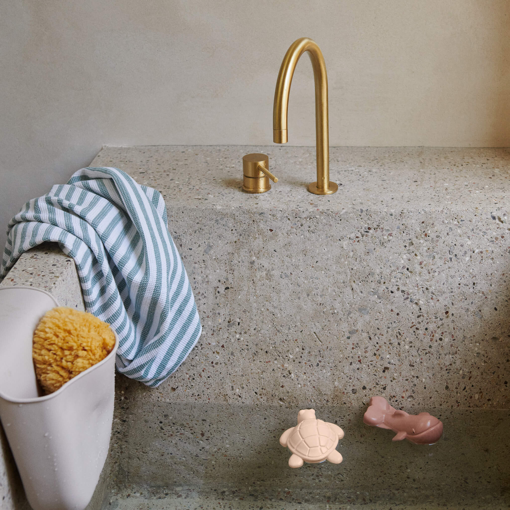 Liewood Ned Bath Toys in Tuscany Peppermint/ Blue Whale in Bath