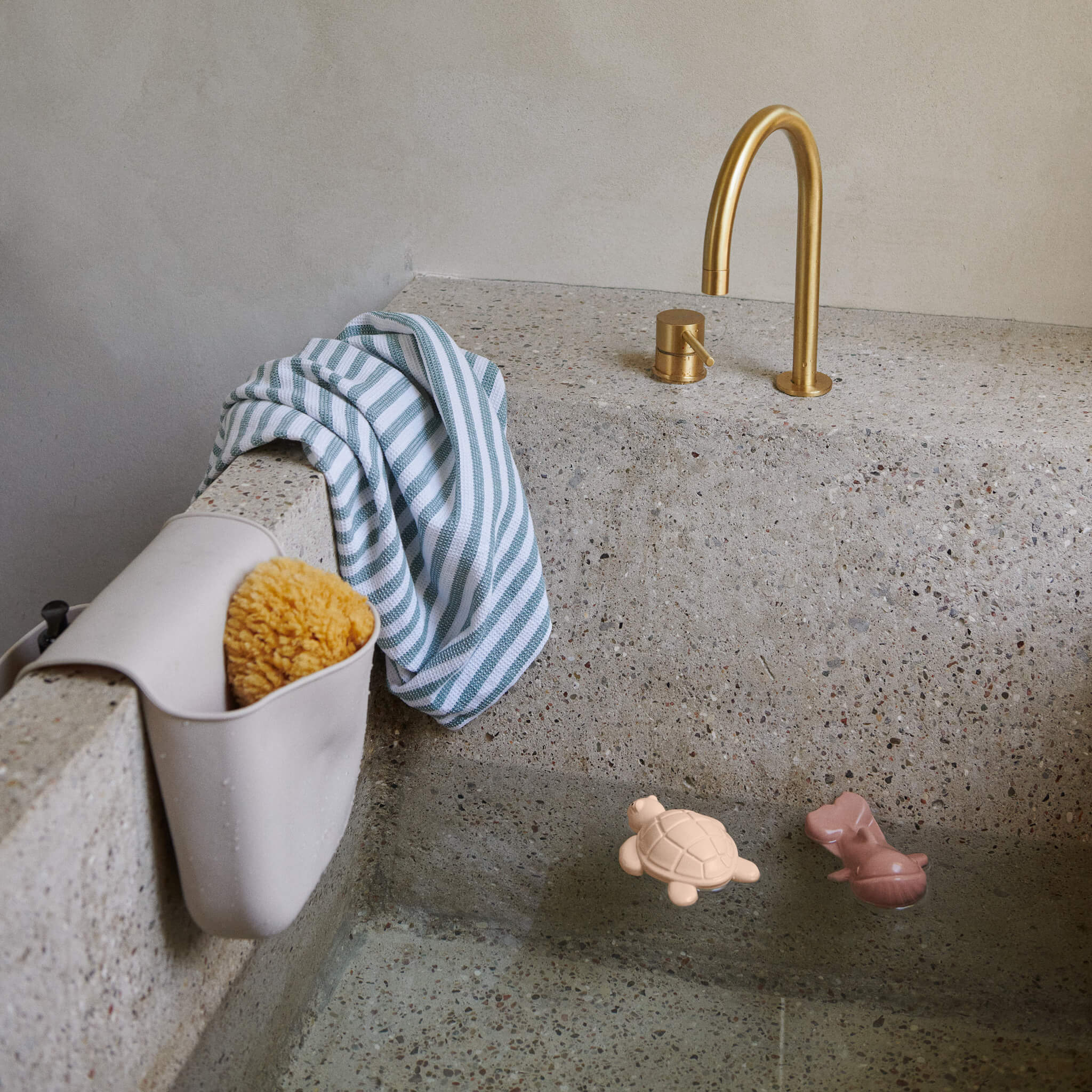 Pilea Storage Basket - Dark Rose