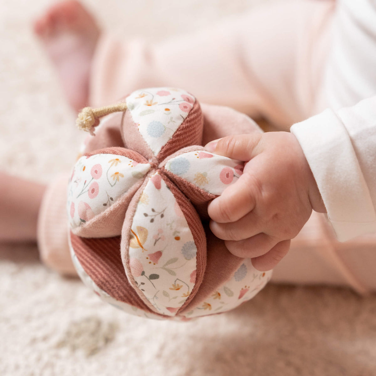 Little Dutch Sensory Ball in Flowers Design