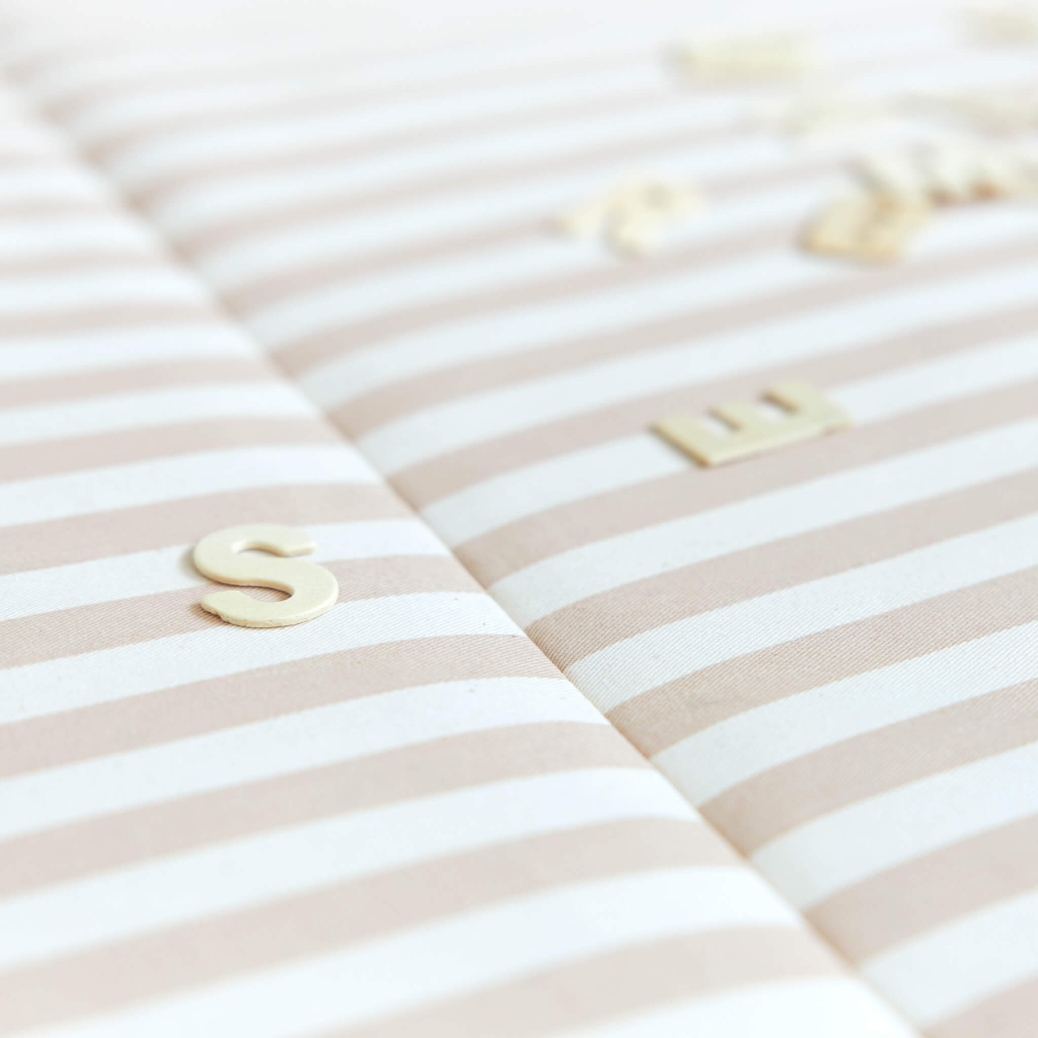 Nobodinoz Bebop Foldable Mattress in Taupe Stripes Details