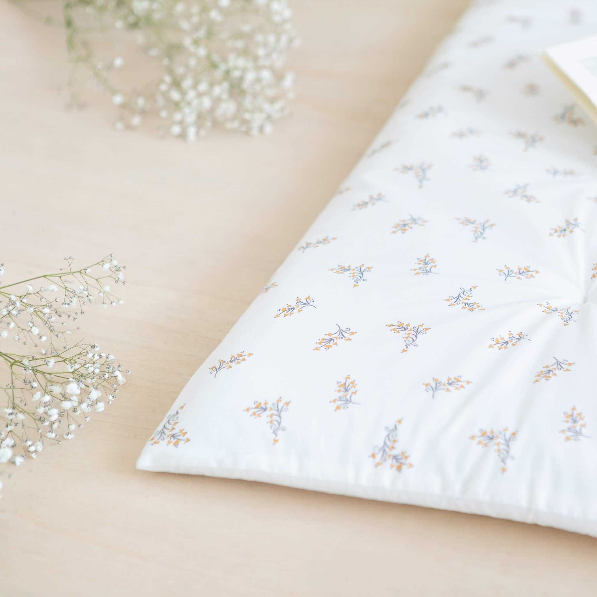 Nobodinoz Eden Futon in Flore Print Detail