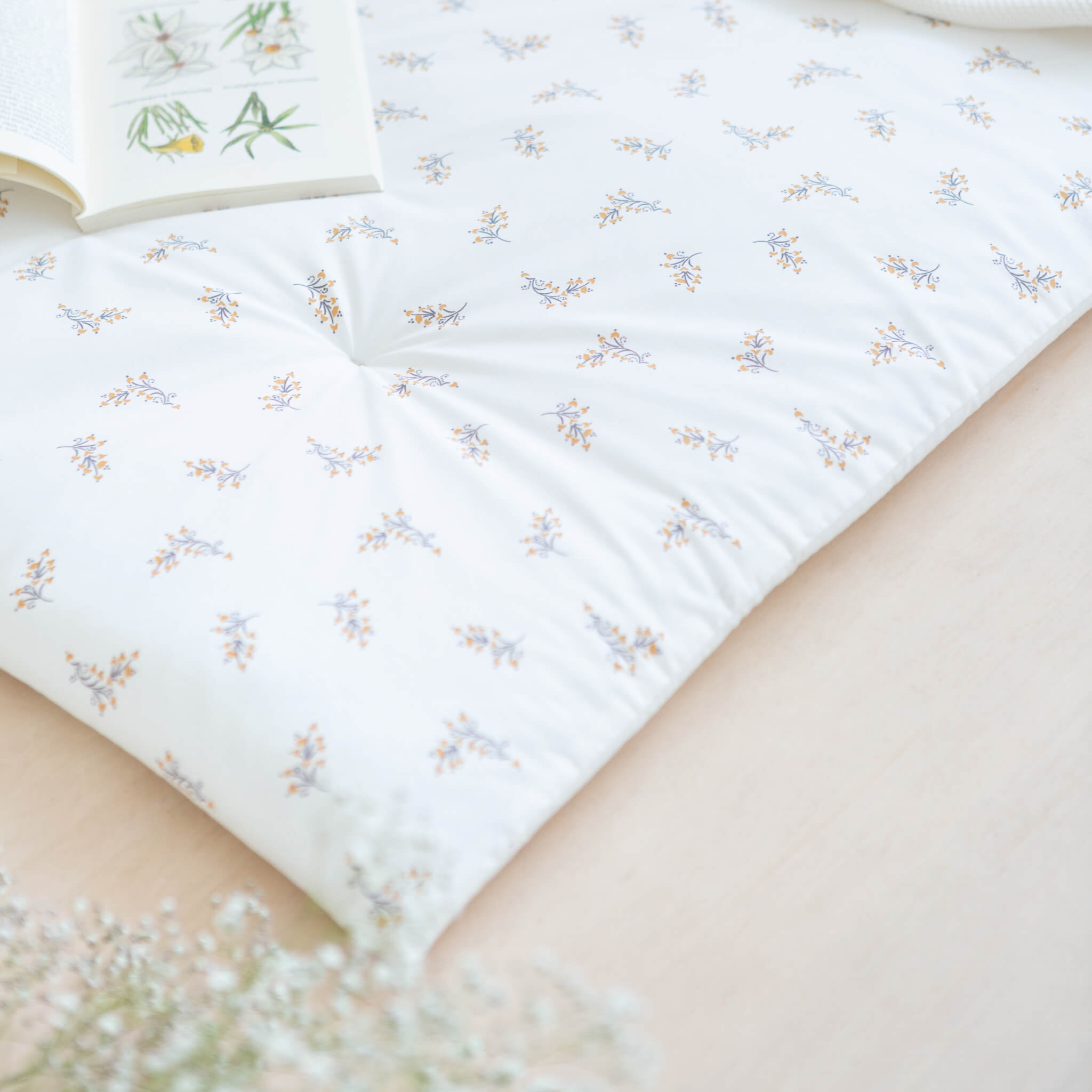 Nobodinoz Eden Futon in Flore Print Detail