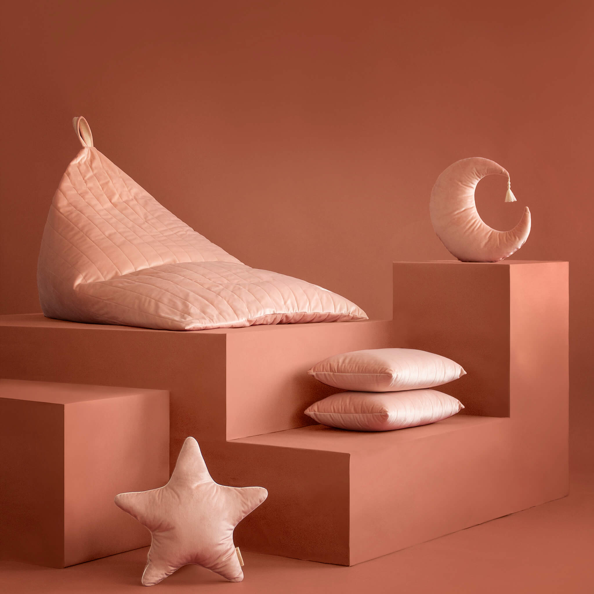 Nobodinoz Essaouira Velvet Bean Bag in Bloom Pink