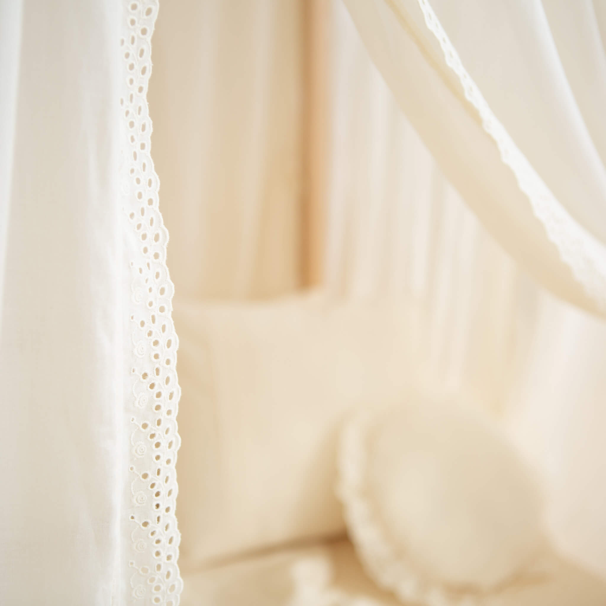 Nobodinoz Vera Eyelet Lace Childs Bed Home Details