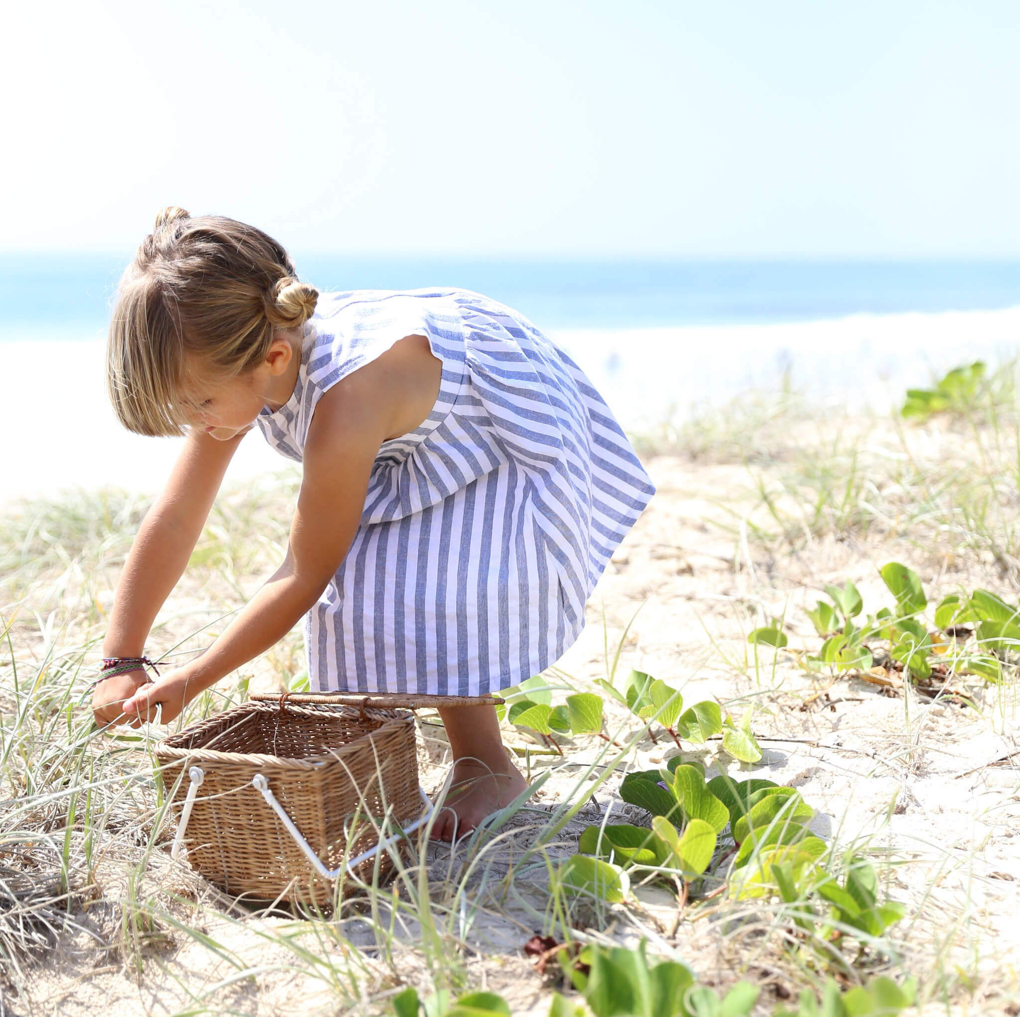 Girl with Olli Ella Piki Basket in Natural
