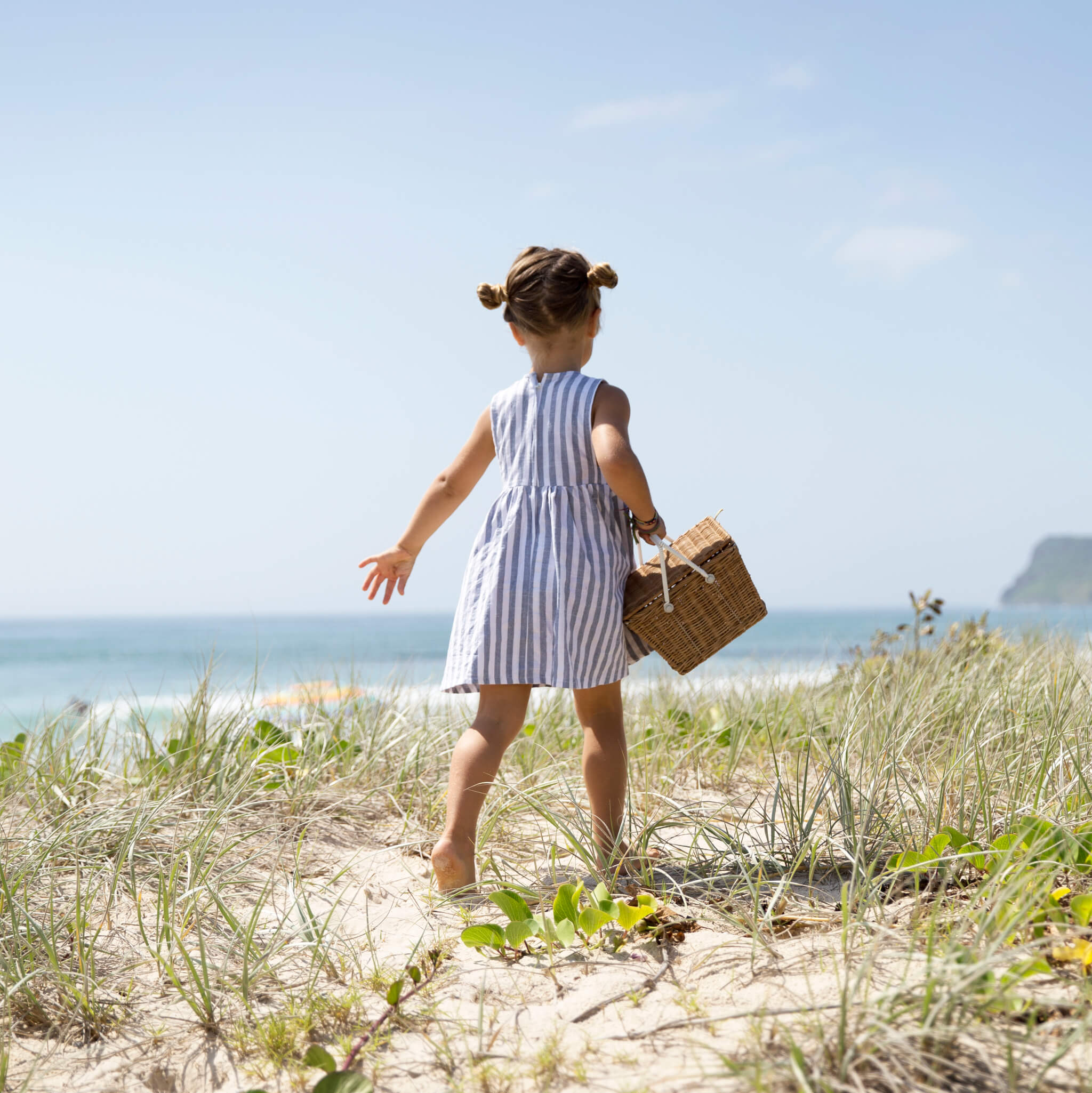 Girl with Olli Ella Piki Basket in Natural