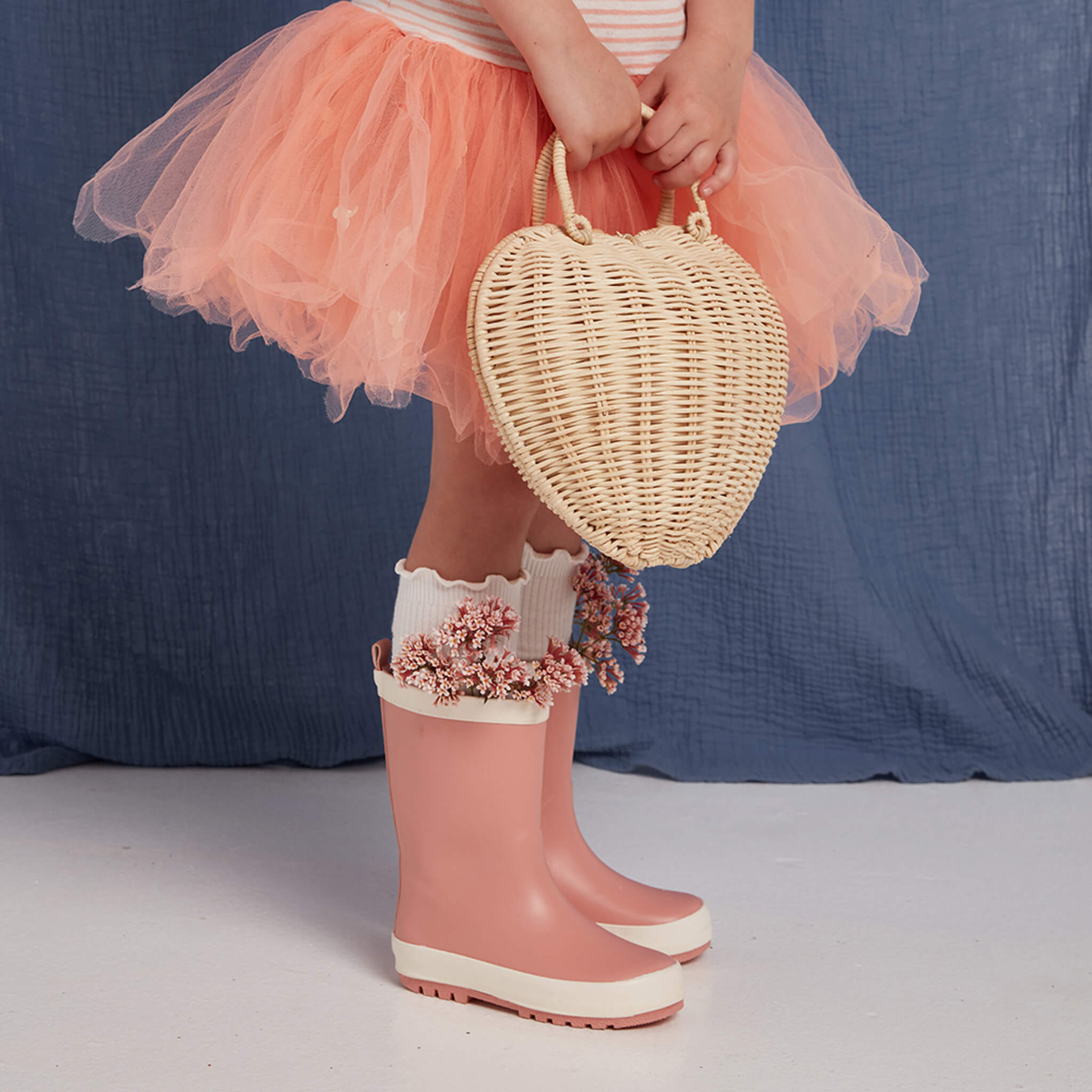 Olli Ella Rattan Luvya Heart Handbag in Rose Pink