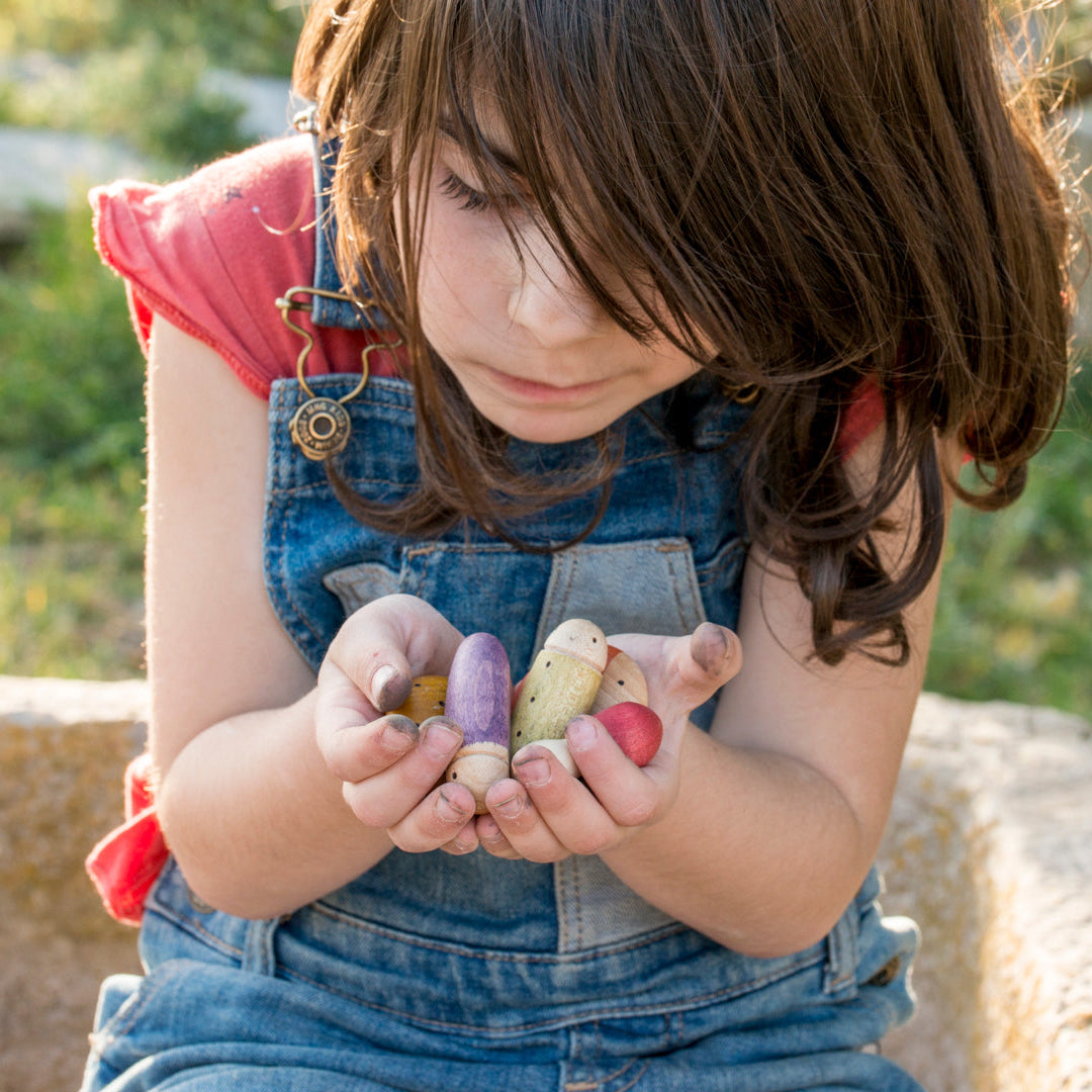 Grapat Toy Insects - In Girls Hands