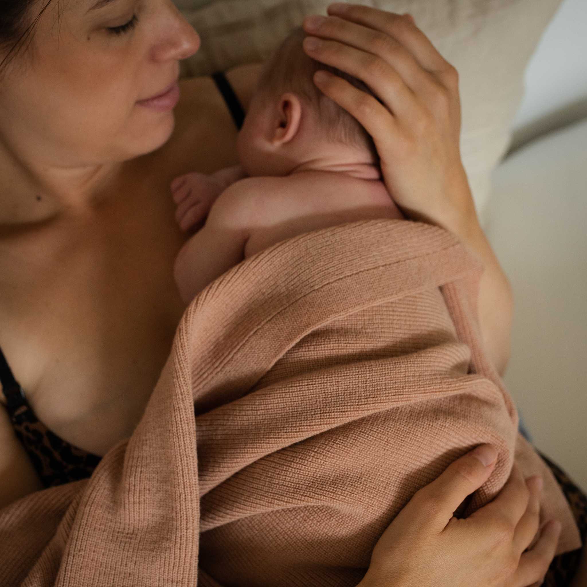 Baby Wrapped in Hvid Felix Merino Wool Blanket in Rose 