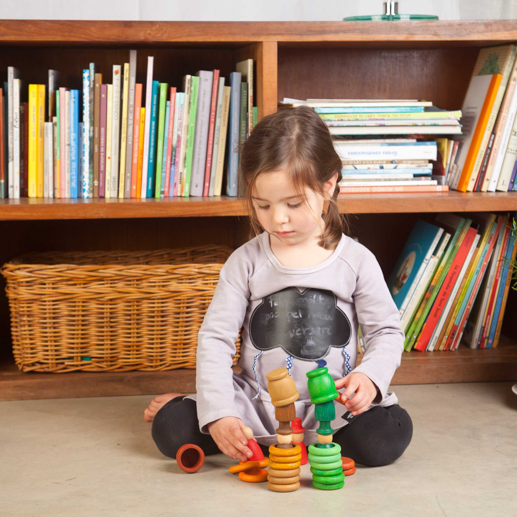 Child Playing With Aguamarina Autumn Nins Wooden Play Set