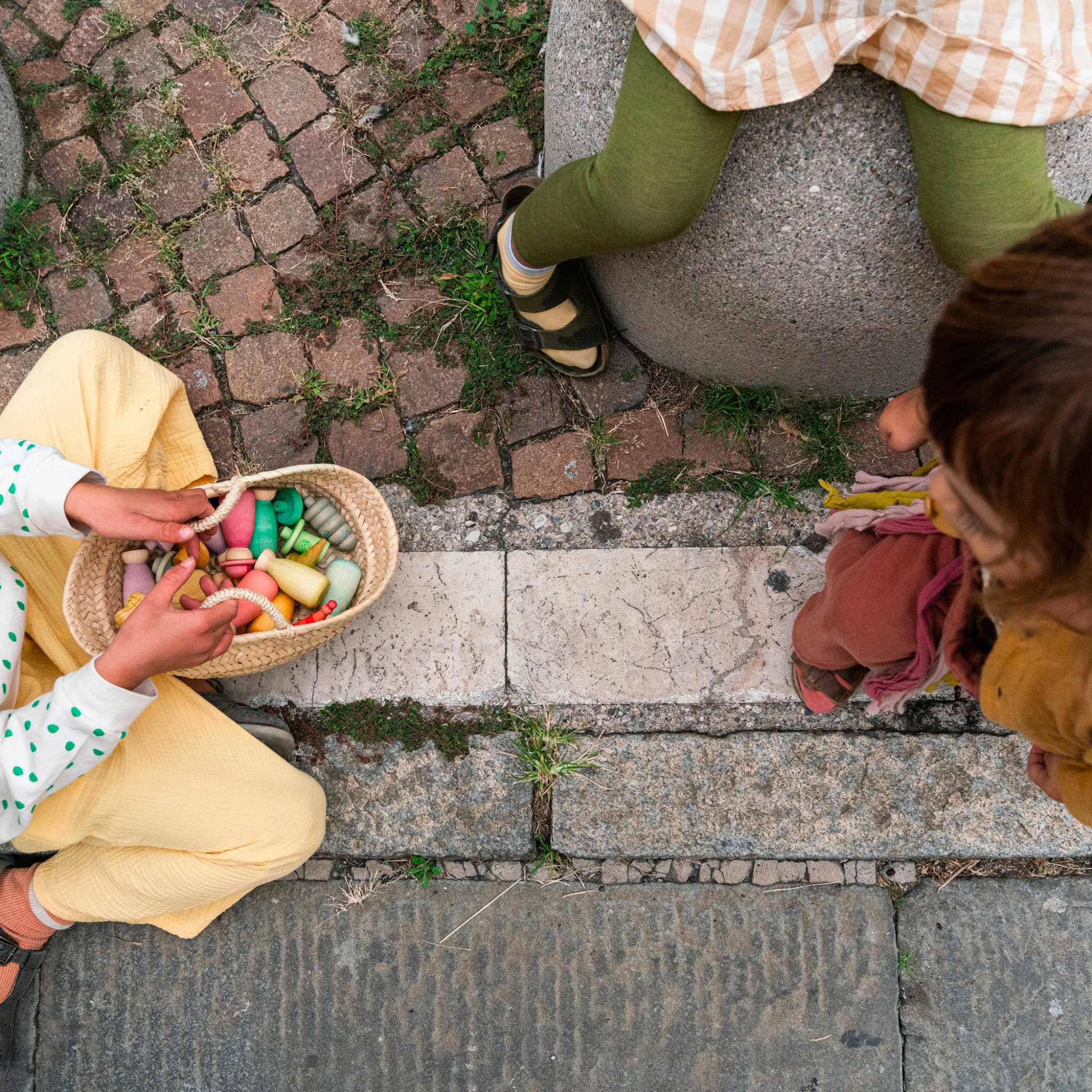 Grapat Fancy Nins, Wooden Figures In Basket Outside
