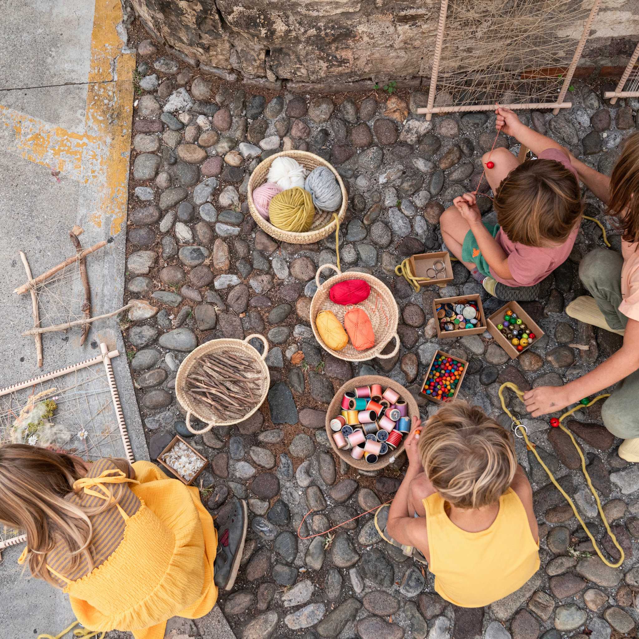 Grapat Weaving Frame With Children & Elements