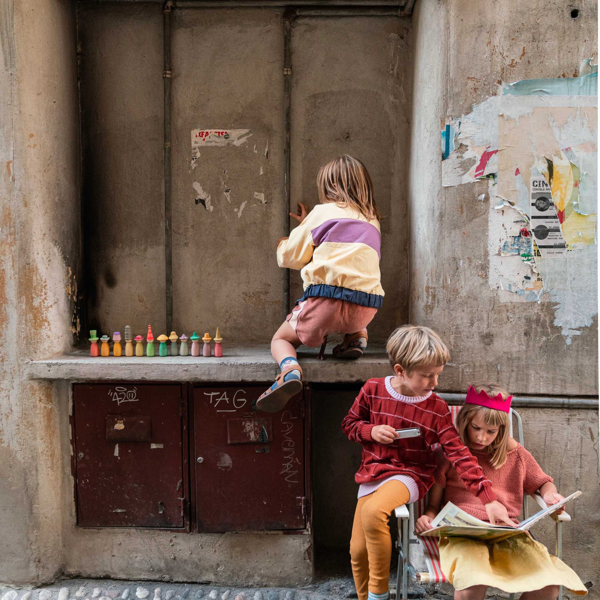Children Playing With Grapat Fancy Nins, Wooden Figures