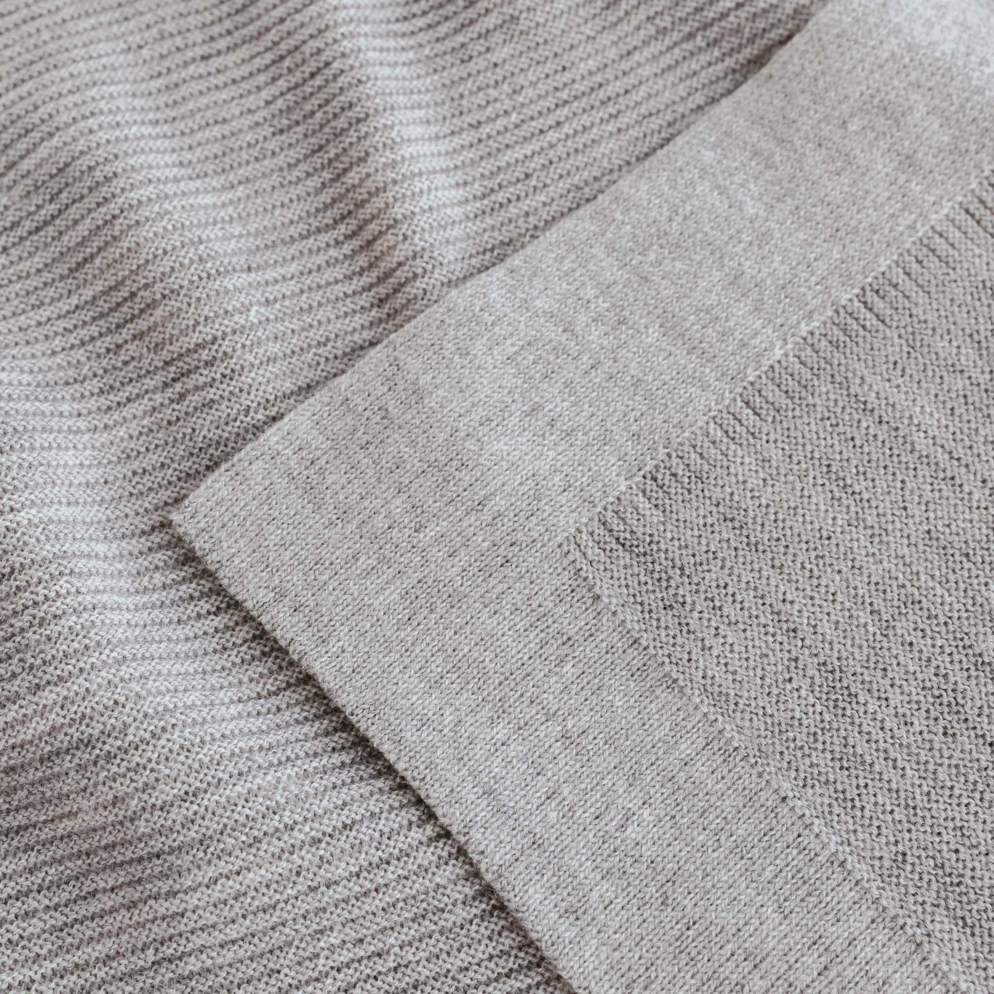 Hvid Gust Merino Wool Baby Blanket In Grey Corner Material