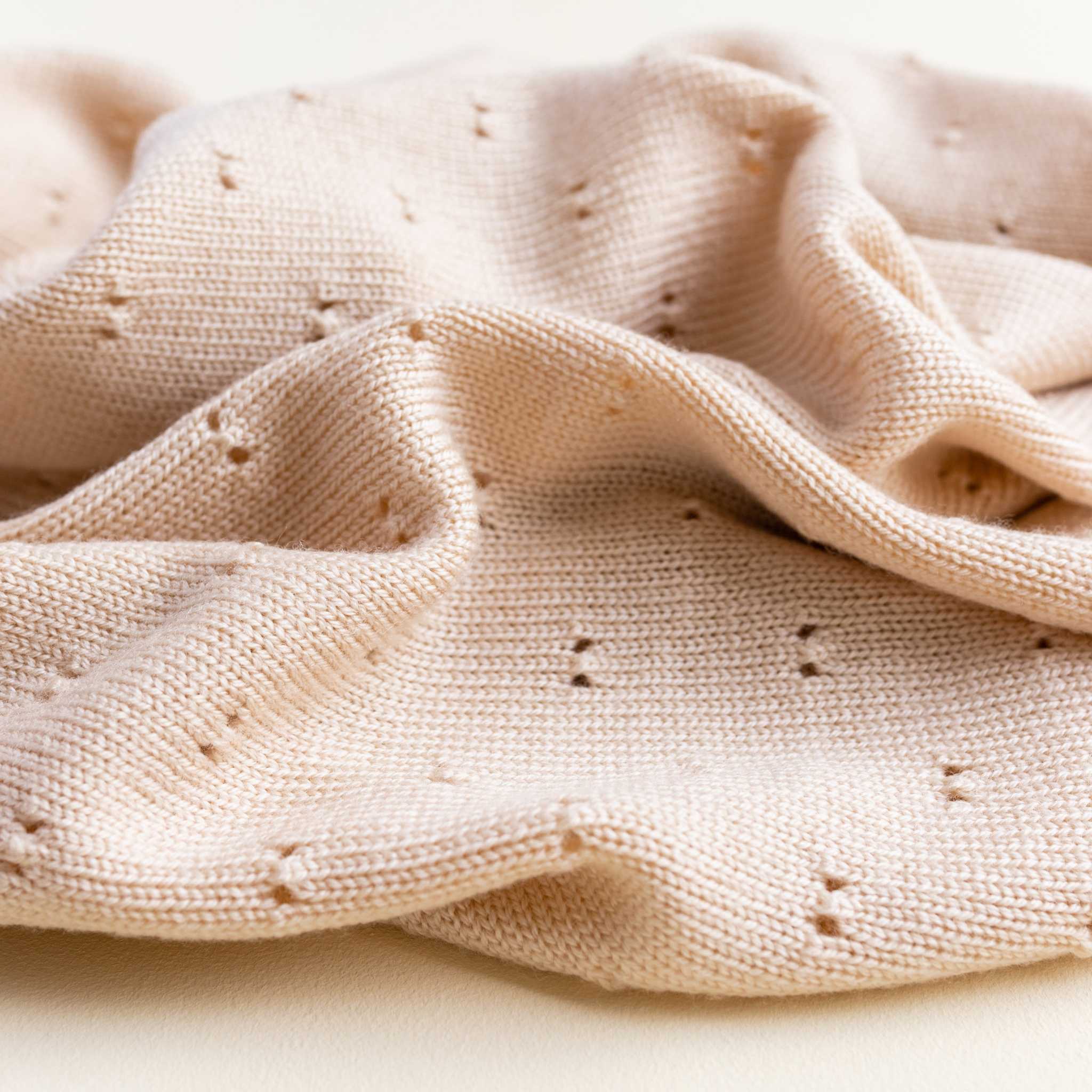 Hvid Merino Wool Bibi Blanket In Oat Up Close