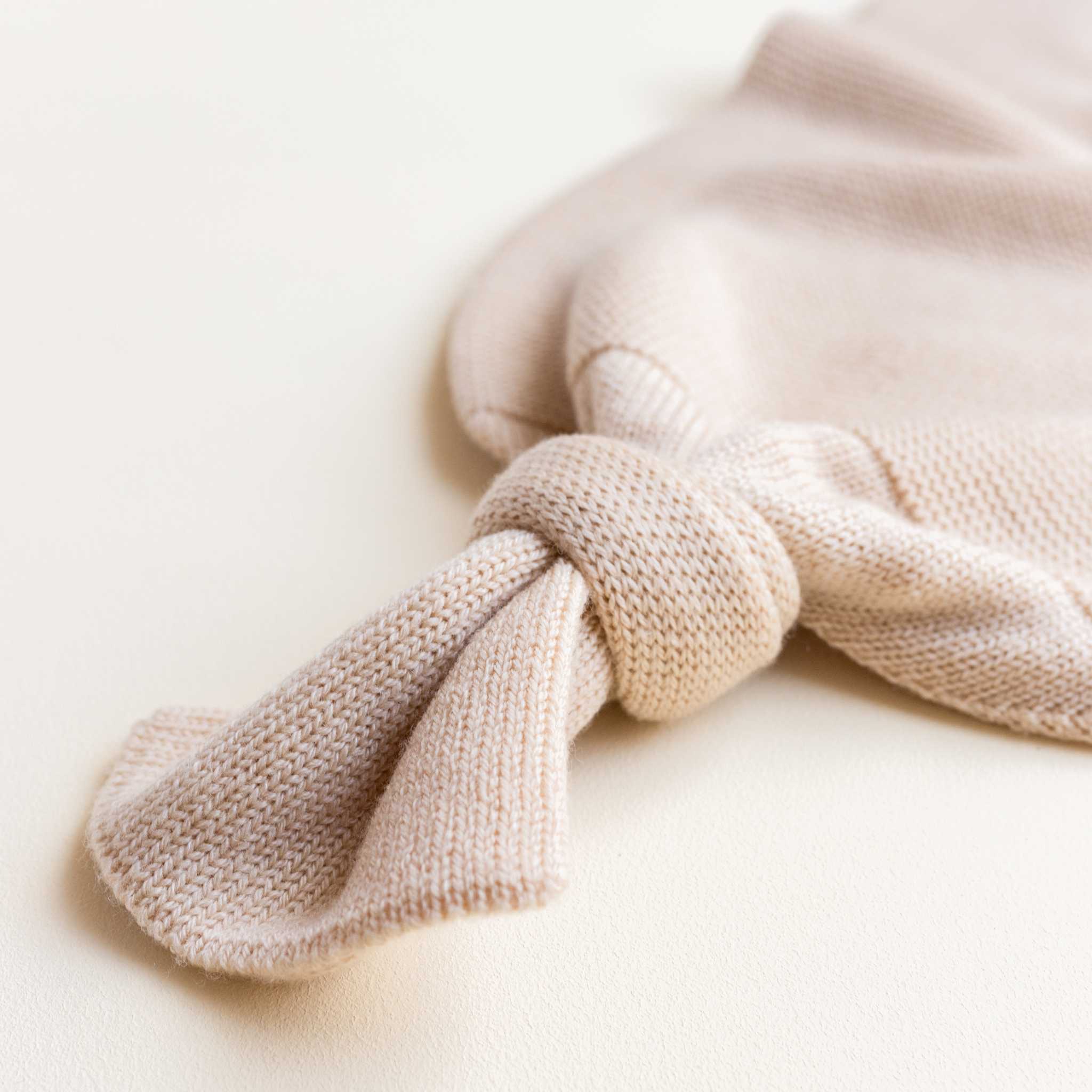 Hvid Merino Wool Cocoon In Oat Knot Detail