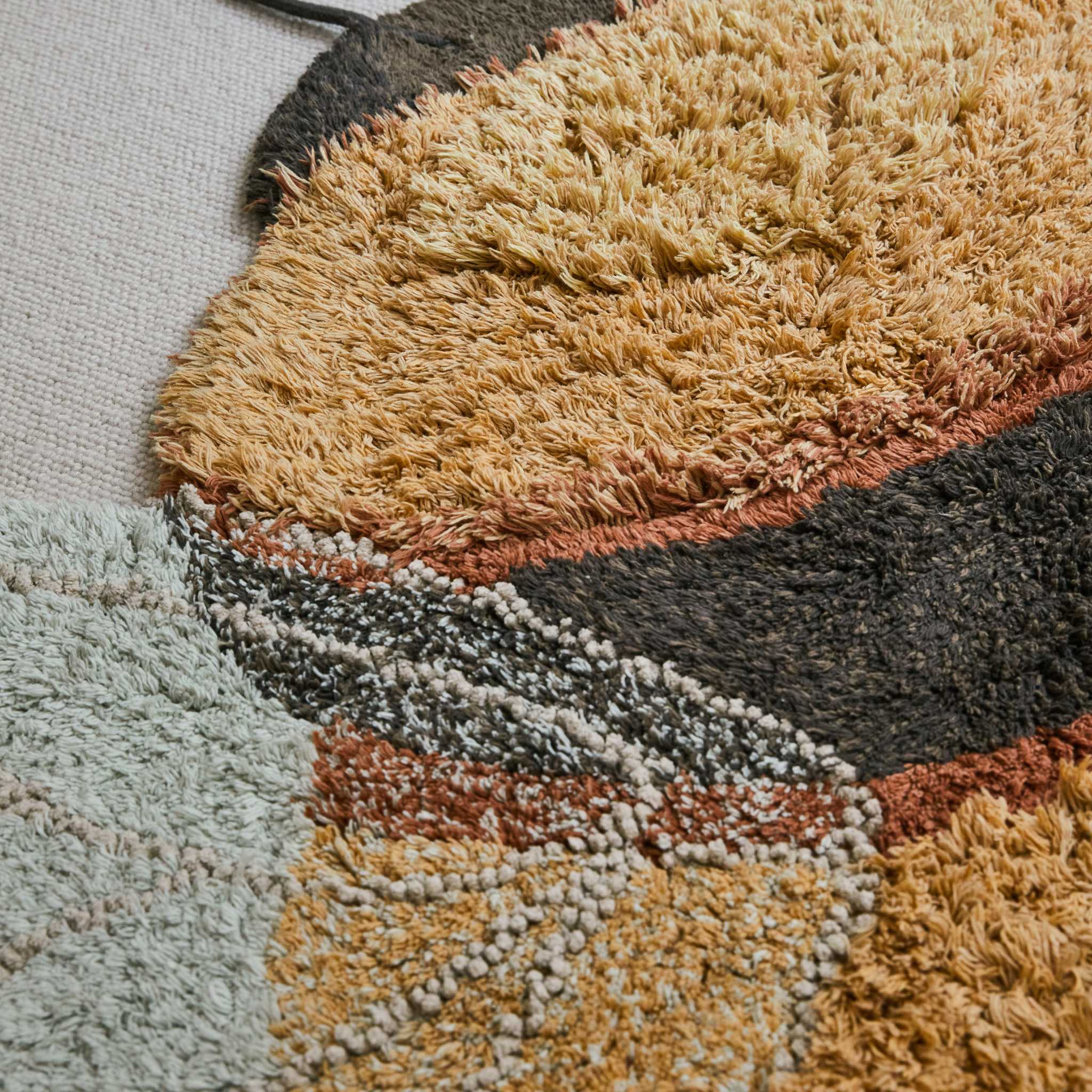 Lorena Canals Washable Rug Bee Detail