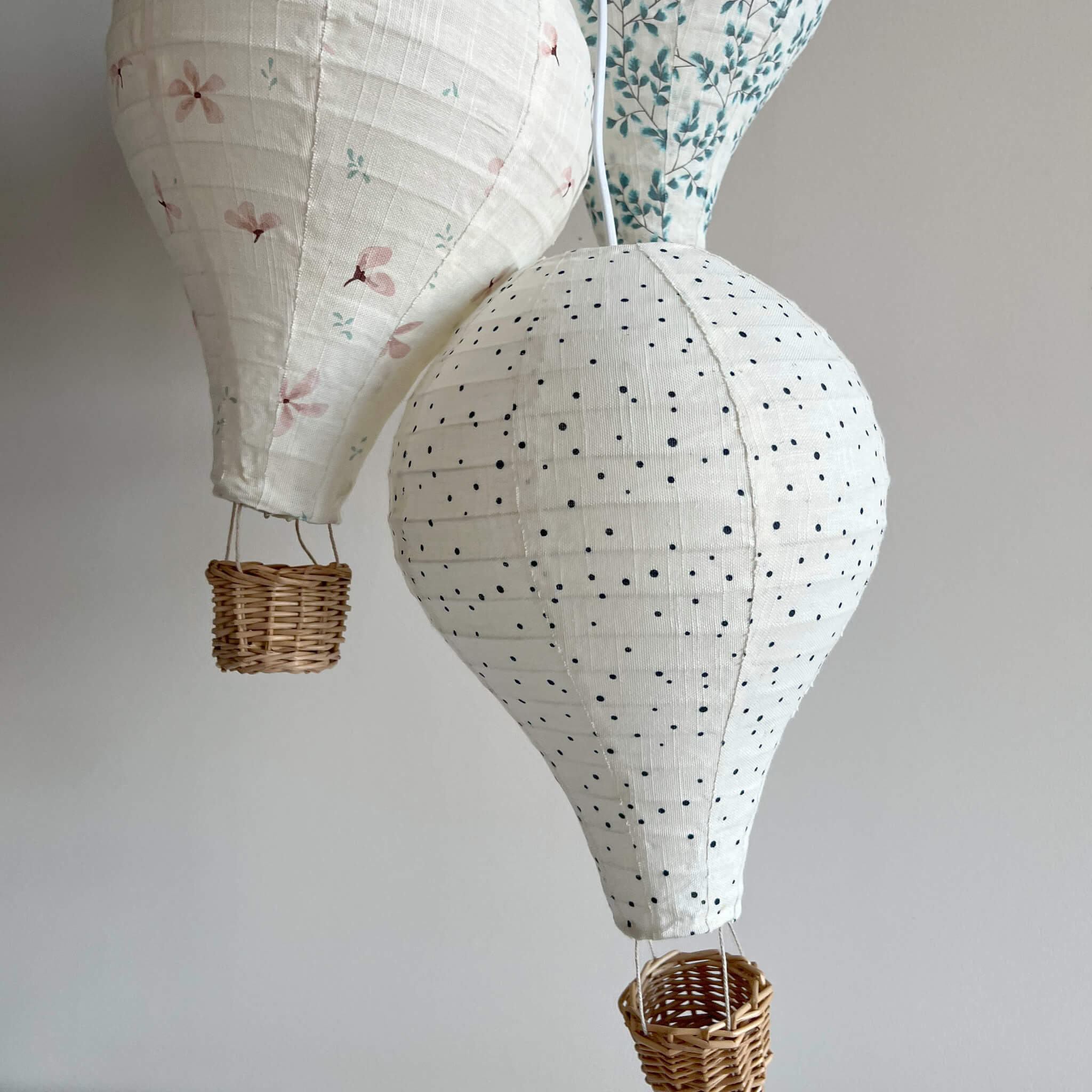 Cam Cam Copenhagen Hot Air Balloon Light in Wildflower Creme 
