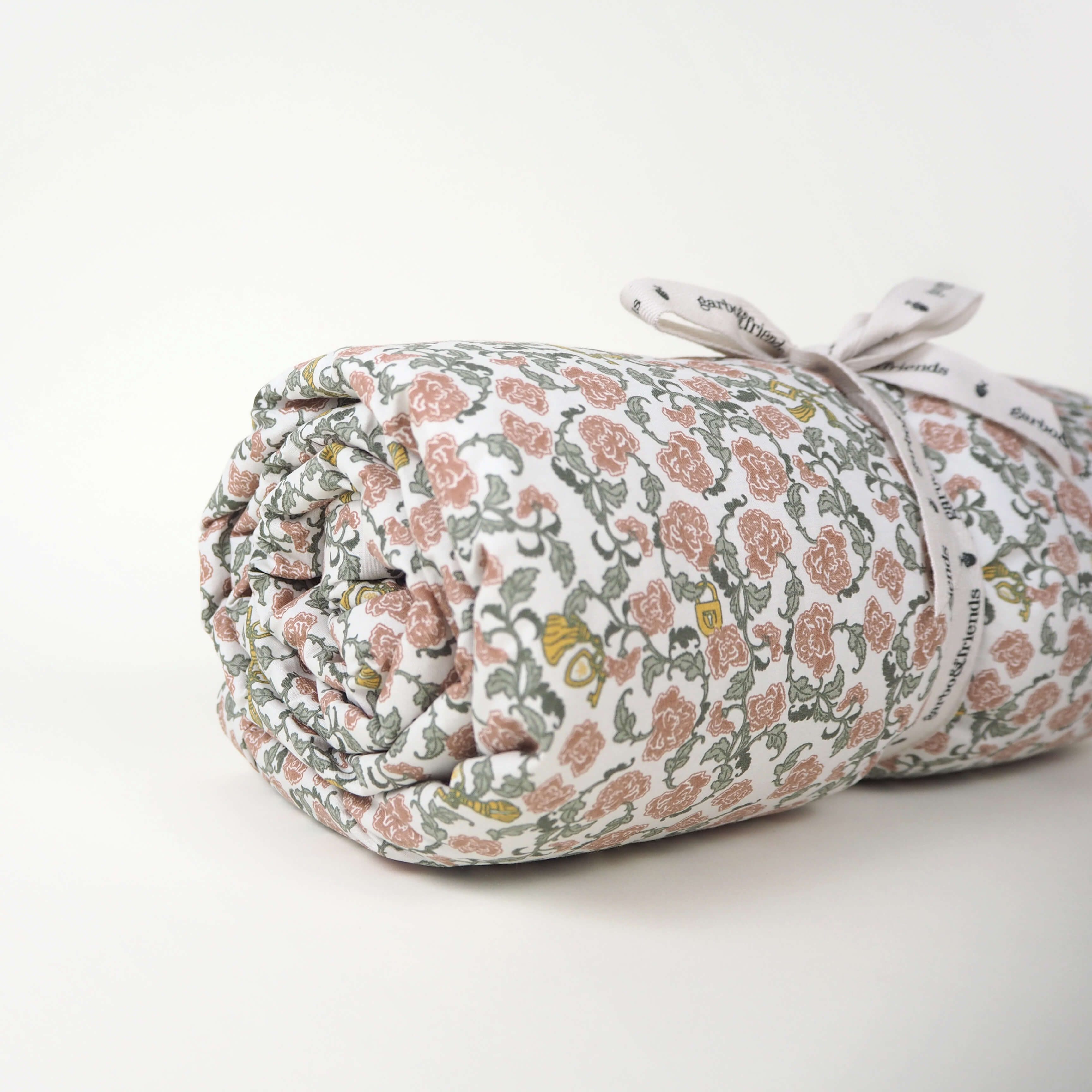Garbo & Friends Floral Vine Filled Blanket