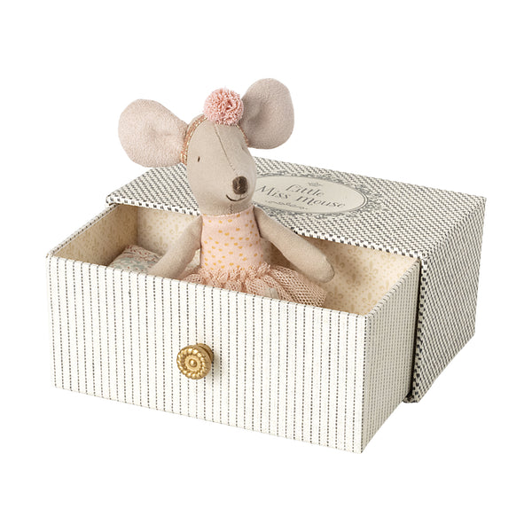 Dance Mouse in Daybed