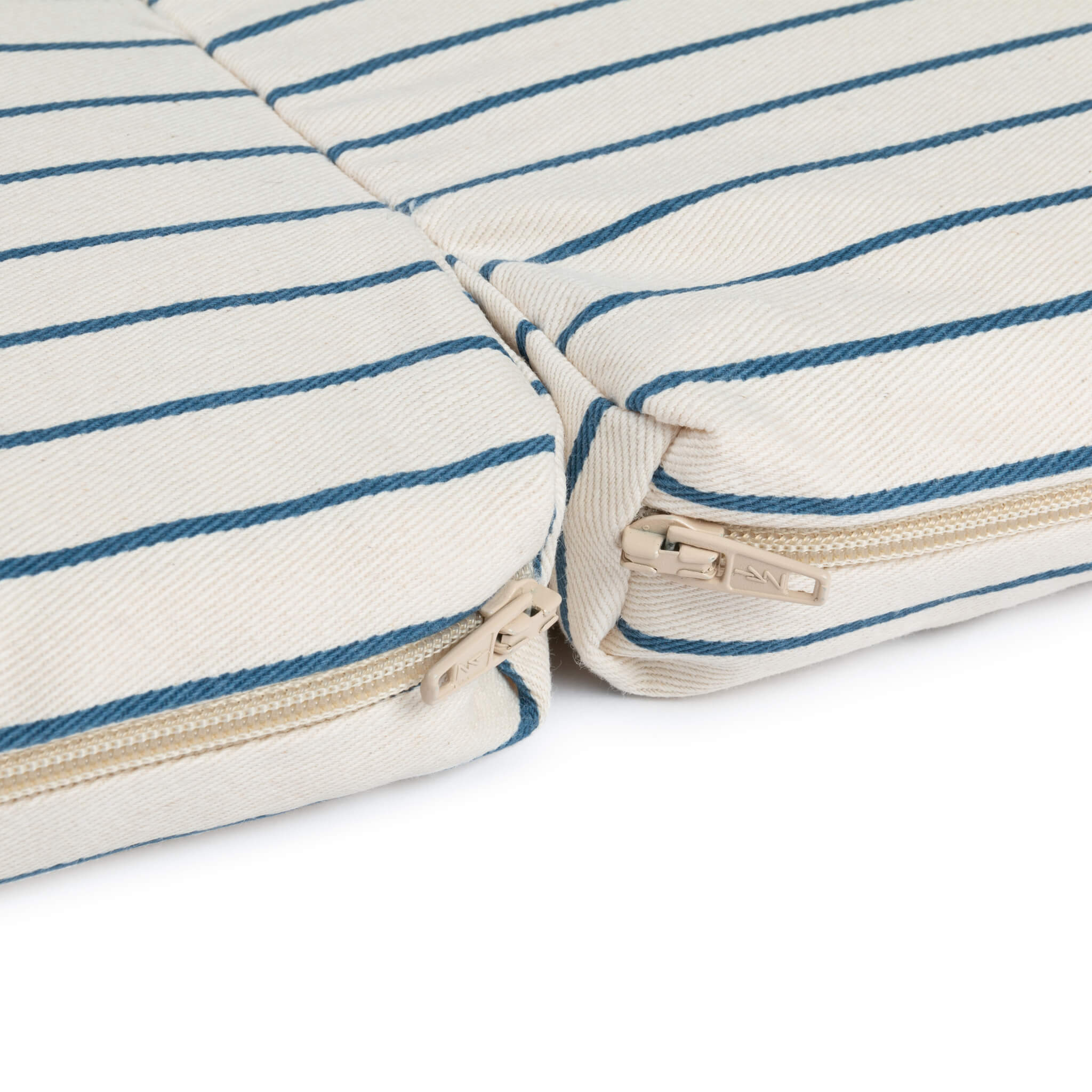 Nobodinoz Bebop Foldable Mattress in Blue Stripes Details