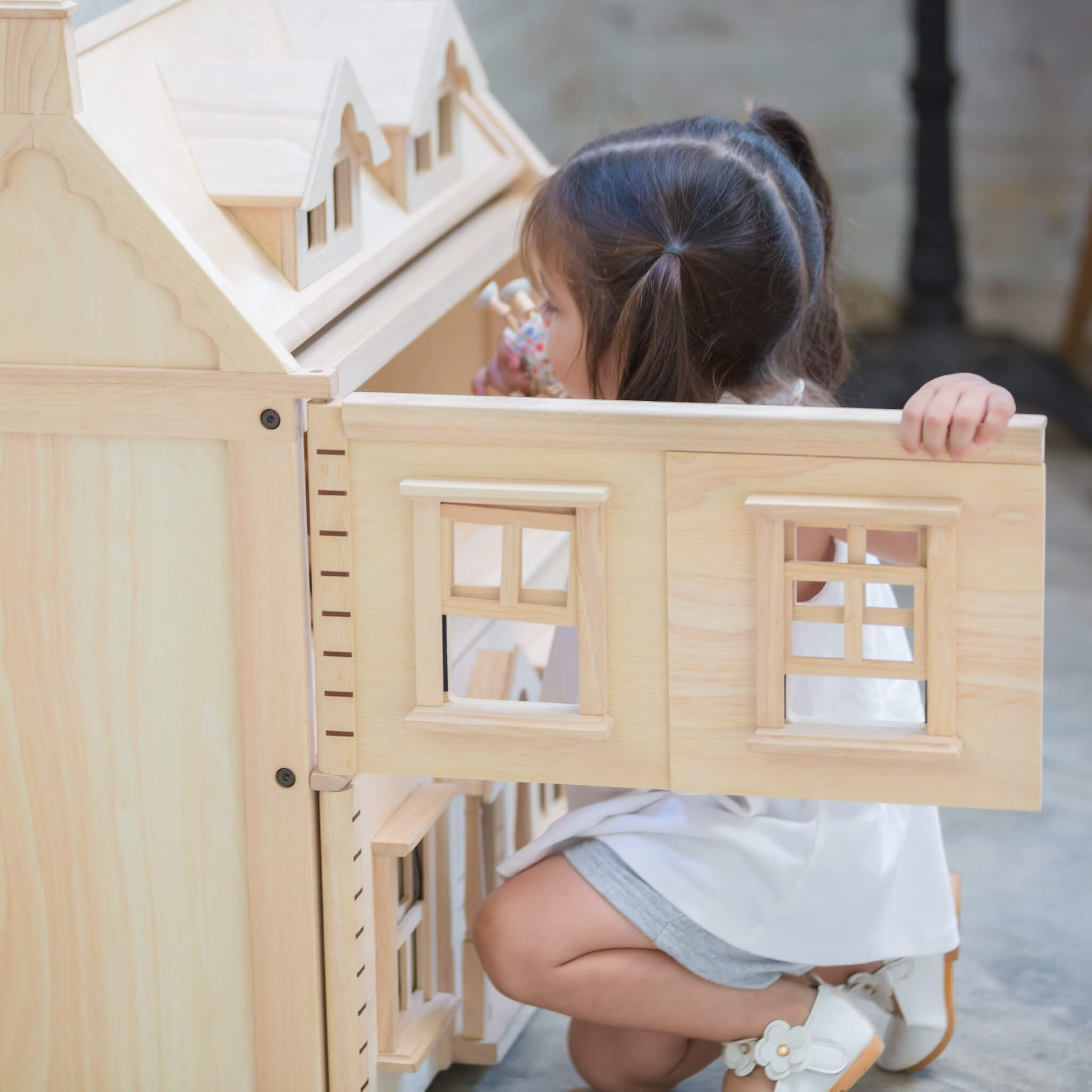 Victorian Dolls House