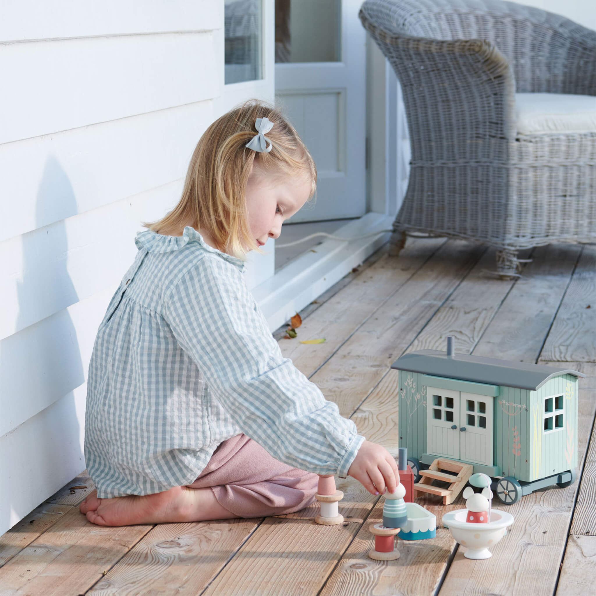 Tender Leaf Toys Secret Meadow Shepherds Hut
