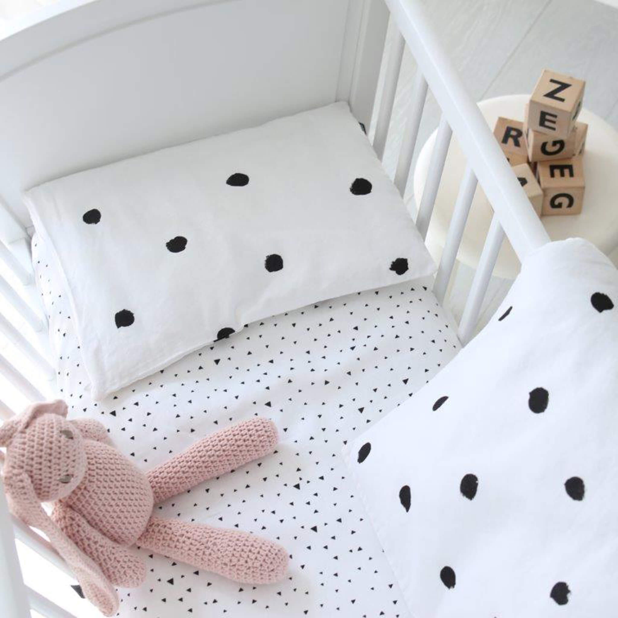 Cot Sheet - Tiny Triangle